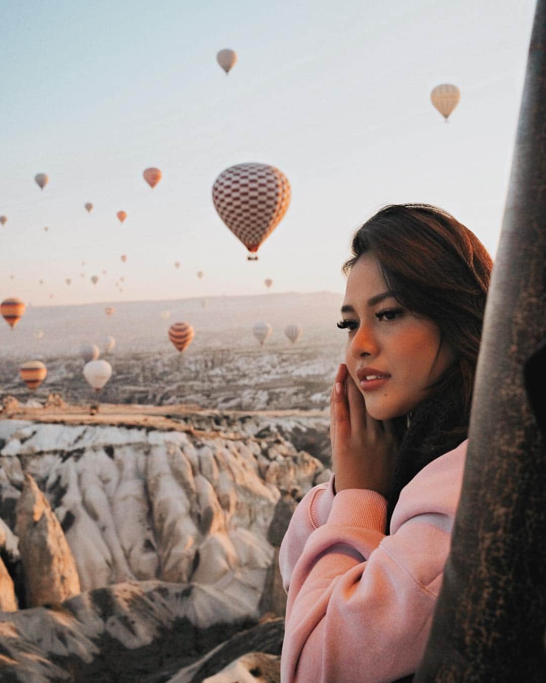 Aurelさんのインスタグラム写真 - (AurelInstagram)「Life is a beautiful ride 🦋💖 #cappadociaballoon」3月22日 15時33分 - aurelie.hermansyah