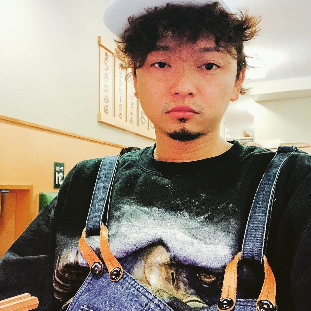 松野浩介さんのインスタグラム写真 - (松野浩介Instagram)「【230日目】 3月20日(水) ずーーーぅっと働いてた。 記憶がない。 #ぺーぺー親父のくそ日記 #生後230日目 #生後7ヶ月 #赤ちゃん #女の子 #親父 #娘 #奥さん #松野家 #夫婦 #親子 #家族写真 #松野浩介 #森岡朋奈 #theだいじょぶズ」3月22日 15時42分 - kosuke_matsuno