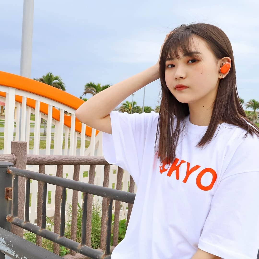 Skullcandy Japanさんのインスタグラム写真 - (Skullcandy JapanInstagram)「PUSH Tangerine & TOKYO Tシャツ @misaka_saki ﻿ ﻿ 新しい春の訪れと共に力強さを感じさせる鮮やかなオレンジ🔸 ﻿ ﻿ 大反響のパワフルなフルワイヤレスイヤホンPUSHで音楽を体感しよう🔸﻿ ﻿ #FeelSkullcandy #FeelBold #スカルキャンディー」3月22日 15時51分 - skullcandyjapan