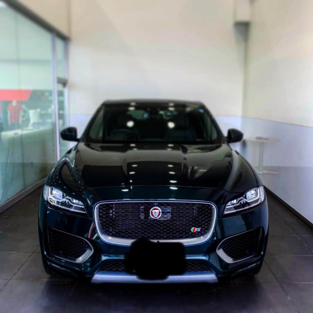 ニック・マルティネスのインスタグラム：「Can’t wait to be driving this around Sapporo! #jaguarfpace」