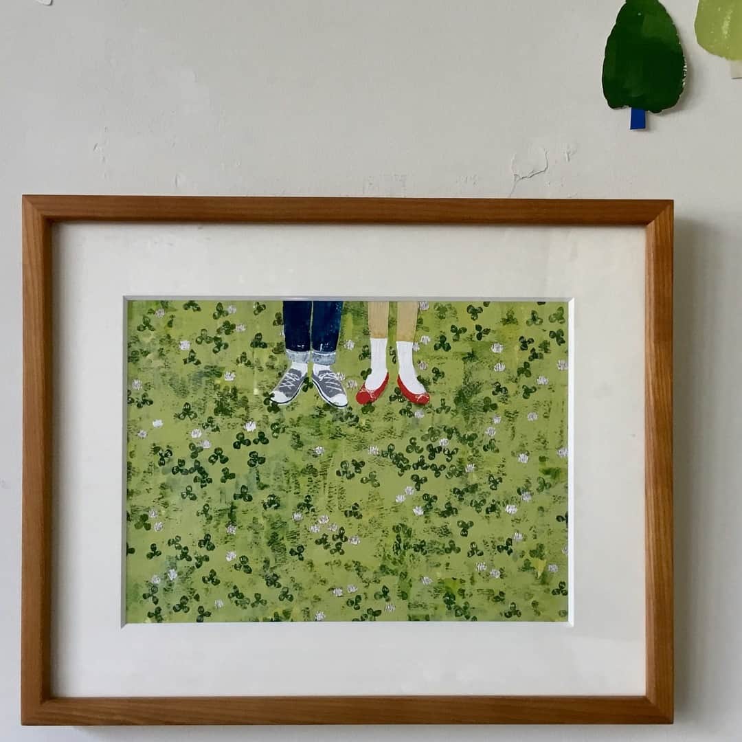 手紙社さんのインスタグラム写真 - (手紙社Instagram)「【砂糖ゆき 個展『はやく目がさめた日は』期間限定カフェメニュー登場！at 手紙舎鎌倉店 】  春の陽気に包まれて、手紙舎鎌倉店では砂糖さんの個展開催中です！公園に広がる、ふわふわ緑の絨毯。「何処かへ出かけようかな。」そんな気分になる原画が並んでおります。 ・ また、砂糖さんの個展期間に合わせて手紙舎鎌倉店カフェメニューに『ミックスフルーツスムージー』が登場です！マンゴー・パイナップル・バナナ・オレンジと、4つのフルーツが合わさった春らしく爽やかなドリンク。砂糖さんがイラストを手がけたカップ・コースター ・お手拭きでご提供させて頂きます。個展と合わせてお楽しみください。 ・ 【 砂糖ゆき 個展『はやく目がさめた日は』】 日程 : 3月14日(木)〜4月1日(月) 会場 : 手紙舎鎌倉店(鎌倉市長谷2-5-41) tel : 0467-38-5035 詳しくは▶︎プロフィールページのリンク「手紙社公式webサイト」EVENTINTRODUCTION内「砂糖ゆき個展『はやく目がさめた日は』at手紙舎鎌倉店」へ  #手紙舎#手紙社#手紙舎鎌倉店#鎌倉#砂糖ゆき#イラスト#イラストレーター#はやく目がさめた日は#春のピクニック#スムージー#ミックスフルーツスムージー#期間限定メニュー」3月22日 16時19分 - tegamisha