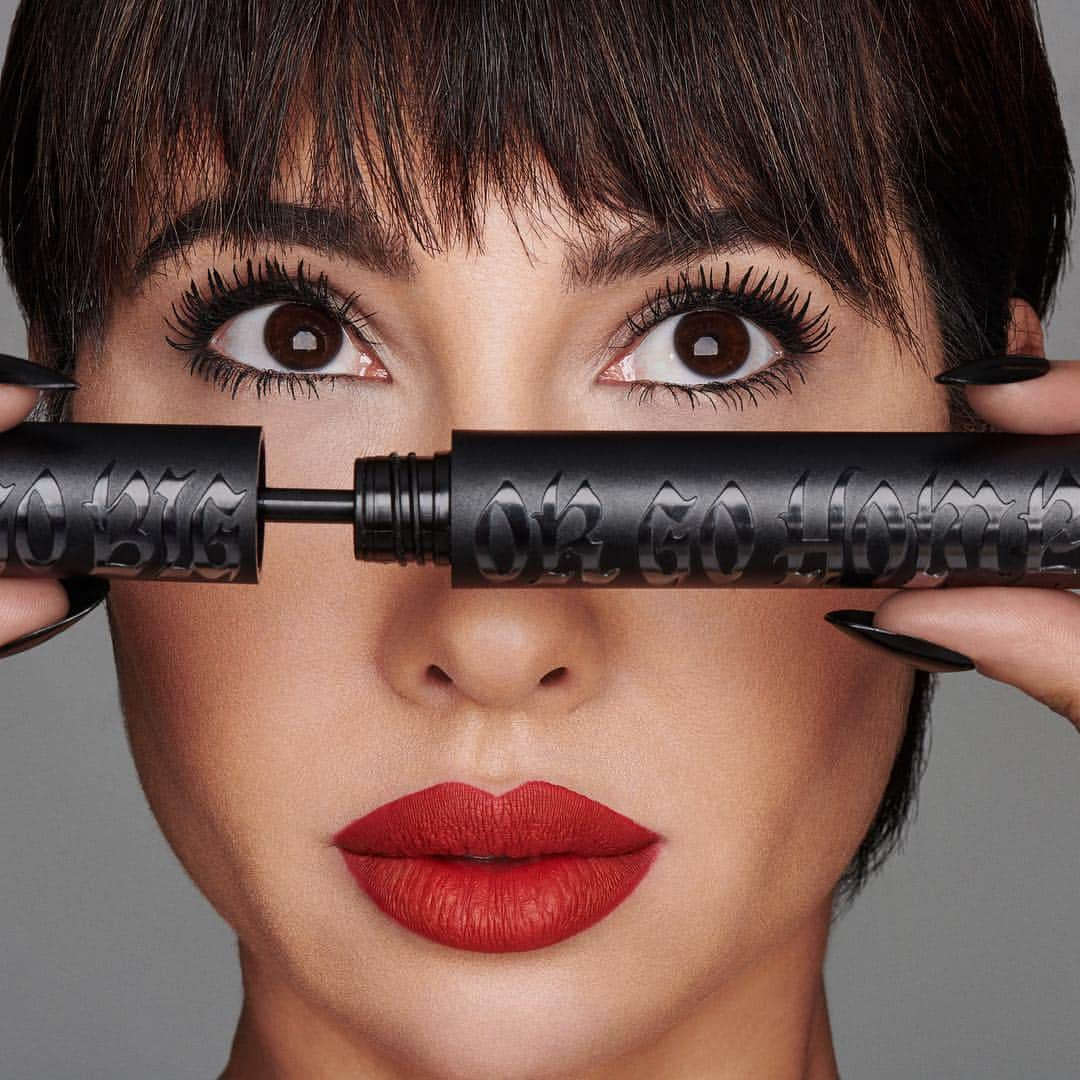 セフォラさんのインスタグラム写真 - (セフォラInstagram)「⚠ ALERTE - IT'S COMING !⚠ Le mascara Go Big Or Go Home @katvondbeauty arrive très bientôt chez #SephoraFrance 😜 - Volume extrême 👁 - 100% VEGAN 🌎 - Ultra longue tenue 🕐 Et une sublime égérie : @jackiecruz 😍 #SephoraLovesKatVonD #GBOGH #VeganMascara」3月22日 16時13分 - sephorafrance