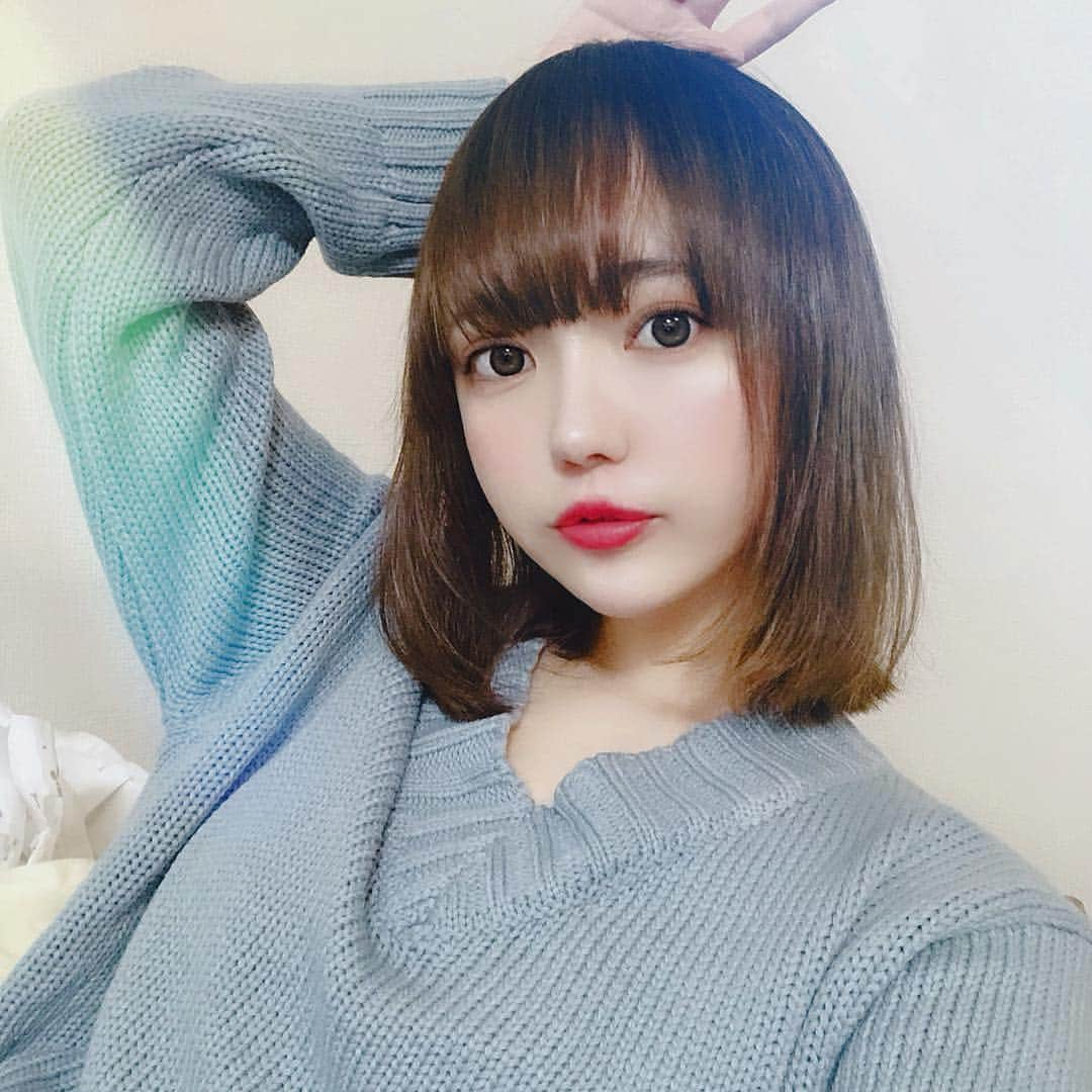 鎌田紘子さんのインスタグラム写真 - (鎌田紘子Instagram)「春なので！！髪、切りっぱなしボブにした💇‍♀️前髪つくってもらったら顔周りの髪がなくなってしまった。結構バッサリね  #切りっぱなしボブ #切りっぱなし #ボブ #ボブアレンジ #ボブヘア #ボブヘアー #前髪ぱっつん #前髪パッツン #パッツンボブ #前髪カット #前髪女子 #ボブセット #春のイメチェン #イメチェンカット」3月22日 16時26分 - hirokokamata12