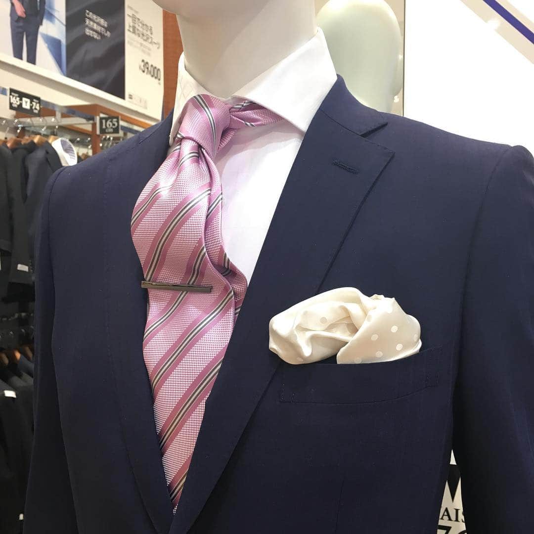 P.S.FA official accountさんのインスタグラム写真 - (P.S.FA official accountInstagram)「* * コーディネートに困ったら、 正統派なストラップタイを 取り入れると、安心感のあるコーデにまとまります🤗🌸 * ダークトーンのネクタイも素敵ですが、 少し柄の大きな柄で、選んで トレンド感を演出するのもおすすめです🍀👔 * □Tie📷 ¥3,900+tax * #psfa #perfectsuitfactory  #suit #shirt #tie #fashionista  #bussinessfashion #spring  #スーツ好き #ネクタイコーデ  #春 #春コーデ #トレンド #おしゃれさんと繋がりたい #ストライプ #トラッドスタイル」3月22日 16時27分 - psfa_official