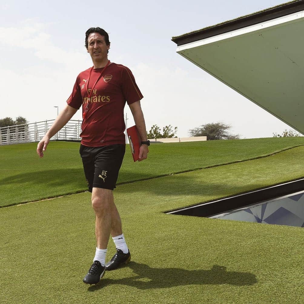 アーセナルFCさんのインスタグラム写真 - (アーセナルFCInstagram)「☀️ Let the warm weather training camp commence!  #ArsenalInDubai #AFC #Arsenal #Dubai #training #Unai #Emery」3月22日 16時29分 - arsenal