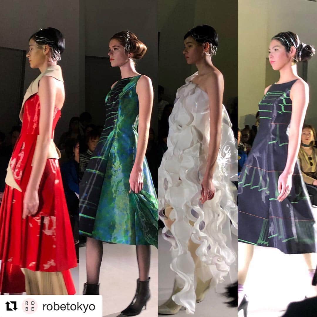 azのインスタグラム：「今までで一番面白い囲み取材やった﻿ ﻿ #Repost @robetokyo with @get_repost﻿ ・・・﻿ すっかり聞きなれた言葉になったAI（人工知能）。プログラムされたことだけではなく、経験を学習して自ら何らかのものを生み出すことができるのがAIです。もし、AIがデザイナーとコラボしたら？﻿ EMarieが挑戦するのは人間知能と人工知能の共生の未来。#ROBE東コレ隊﻿ ﻿ 登場する服は2種類のAIとエマ理永デザイナーの共作によるもの。500枚のドレスの写真を学習してAIが柄に起こしたり、それを彼女の手によって服にしたり、それをまた学習して…といったように共作するのです。世界トップクラスのAI研究センターと手がけるクリエイションは、まさに未来への一歩？﻿ ﻿ 「AIでデザインが自動生成されたらデザイナーが不要」なんて単純な考えはやめて、私たちが挑むべきは共生なんですよね。開発に携わった研究者の「人工知能は先入観がない状態でエマさんのデザインを学習する。」という言葉はちゃんと受け止めないといけないなと思いました🤔﻿ ﻿ #EMarie #エマリーエ #AI #artificialintelligence #人工知能 #ROBEtokyo #越境レディ #tokyo #东京 #도쿄 #동경 #東京大学 #理研」