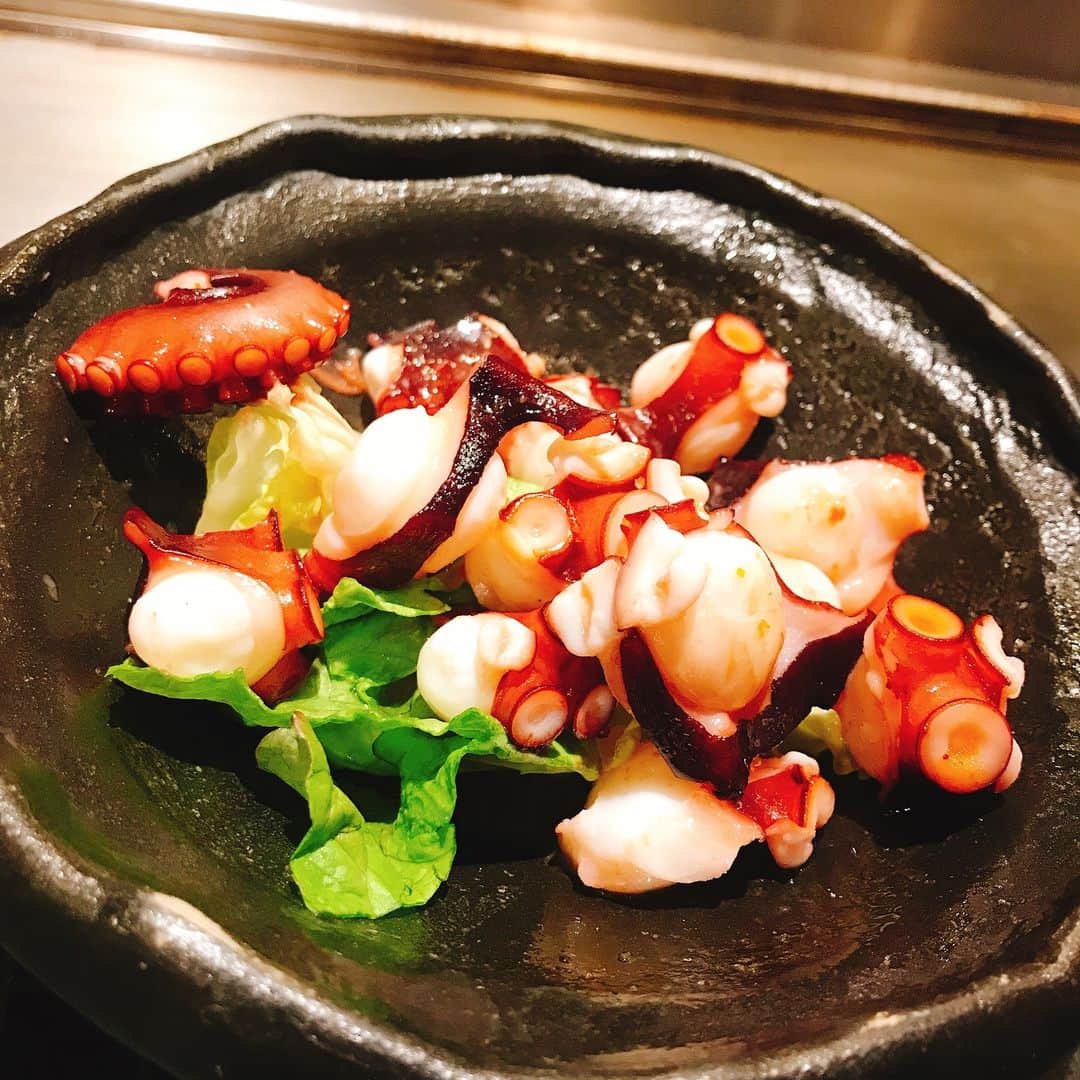 のインスタグラム：「タコ🐙好き🐙 黒毛和牛柔らかい🤩 美味しくて写真これしか撮ってなかった😱 ＊ ＊ ＊ #タコ#オクトパス#黒毛和牛#ステーキ#お肉#ヒレ#鉄板焼き#ディナー#食べログ#グルメ#グルメ女子#肉食系女子#グルメな人と繋がりたい#steak#dinner#loveeating #gourmet#instagram #instagood #instafood #instapic #lovely#tabelog」