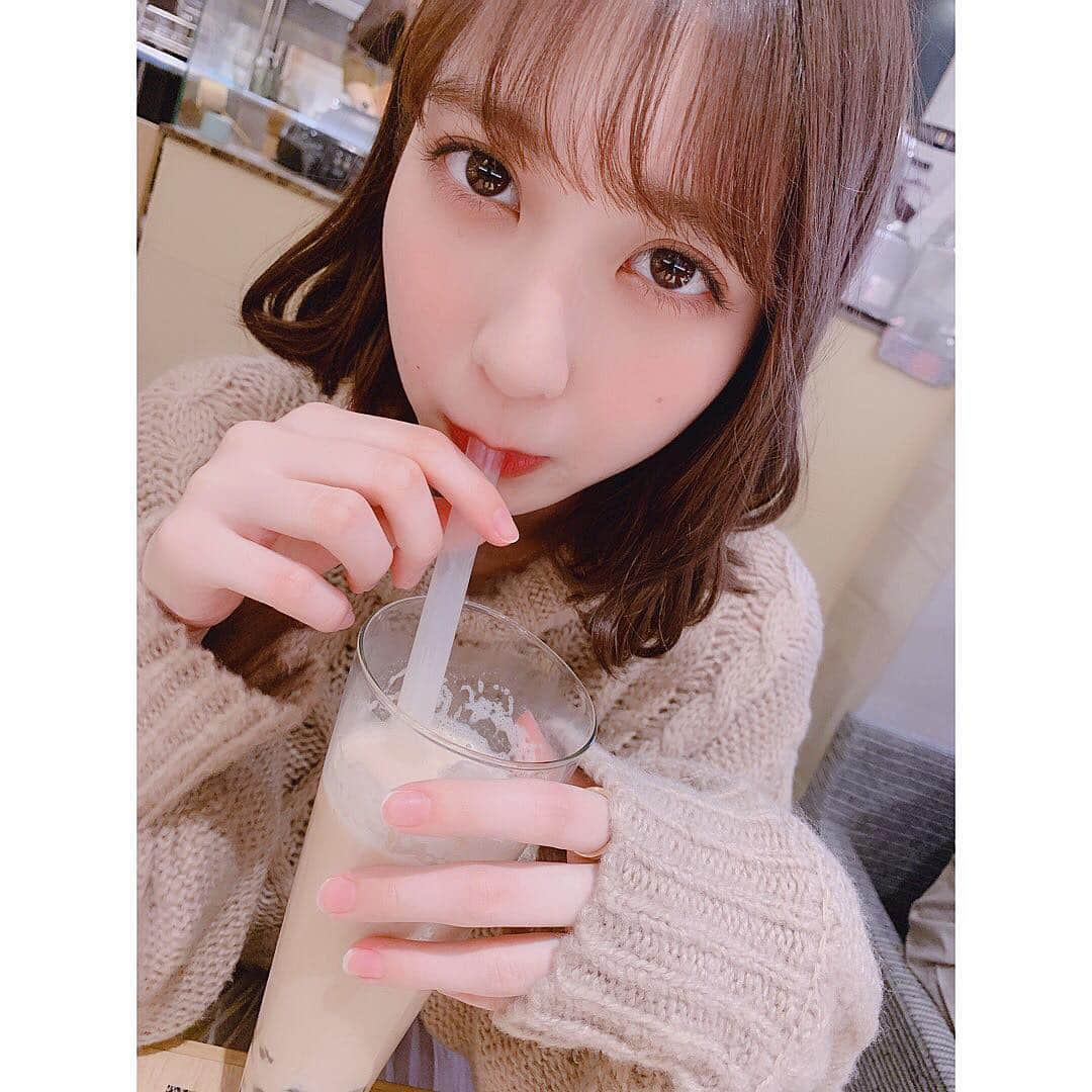 松岡菜摘さんのインスタグラム写真 - (松岡菜摘Instagram)「. . 彼女とデートなうに使って良いよ☺︎ . #タピオカ #ミルクティー #tapioca #milktea #彼女とデートなうに使っていいよ #みくりんカメラ」3月22日 16時56分 - natsustagram_hkt