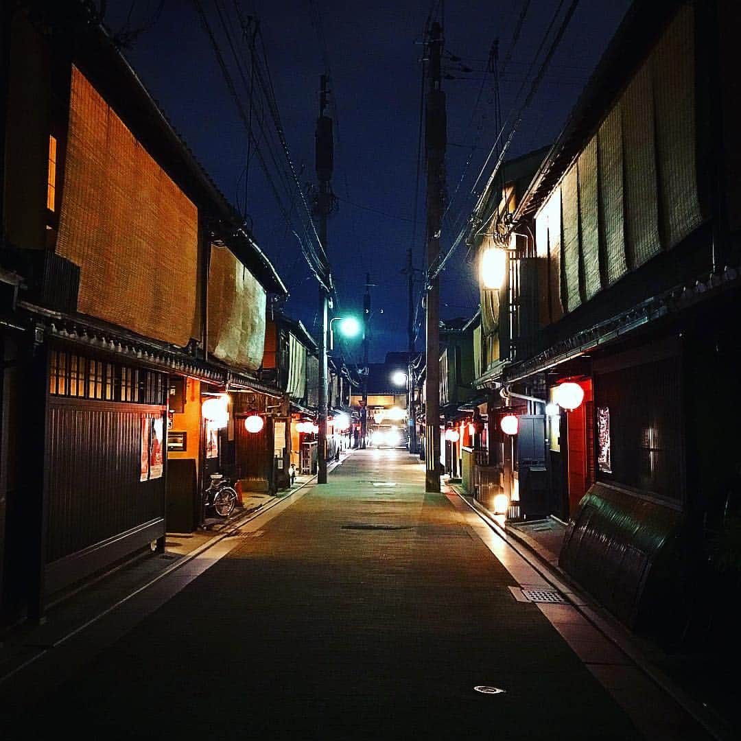 寺岡呼人さんのインスタグラム写真 - (寺岡呼人Instagram)「祇園なう。  大好きな京都で、ほろ酔い😊 嗚呼、幸せ！  #寺岡呼人 #京都最高」3月22日 22時35分 - yohitoteraoka