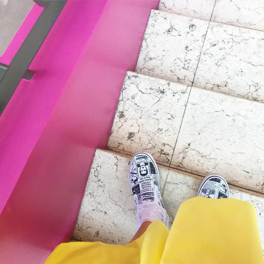 Momoさんのインスタグラム写真 - (MomoInstagram)「#mylegstyle 🍋📰💓 ㅤㅤㅤㅤㅤㅤㅤㅤㅤㅤ ㅤㅤㅤㅤㅤㅤㅤㅤㅤㅤ ㅤㅤㅤㅤㅤㅤㅤㅤㅤㅤ #ashleywilliams #vans #kicks #socks #sockstyle #sockslovergirl #legstyle #足元倶楽部 #足元コーデ」3月22日 22時28分 - m_o_m_o_e