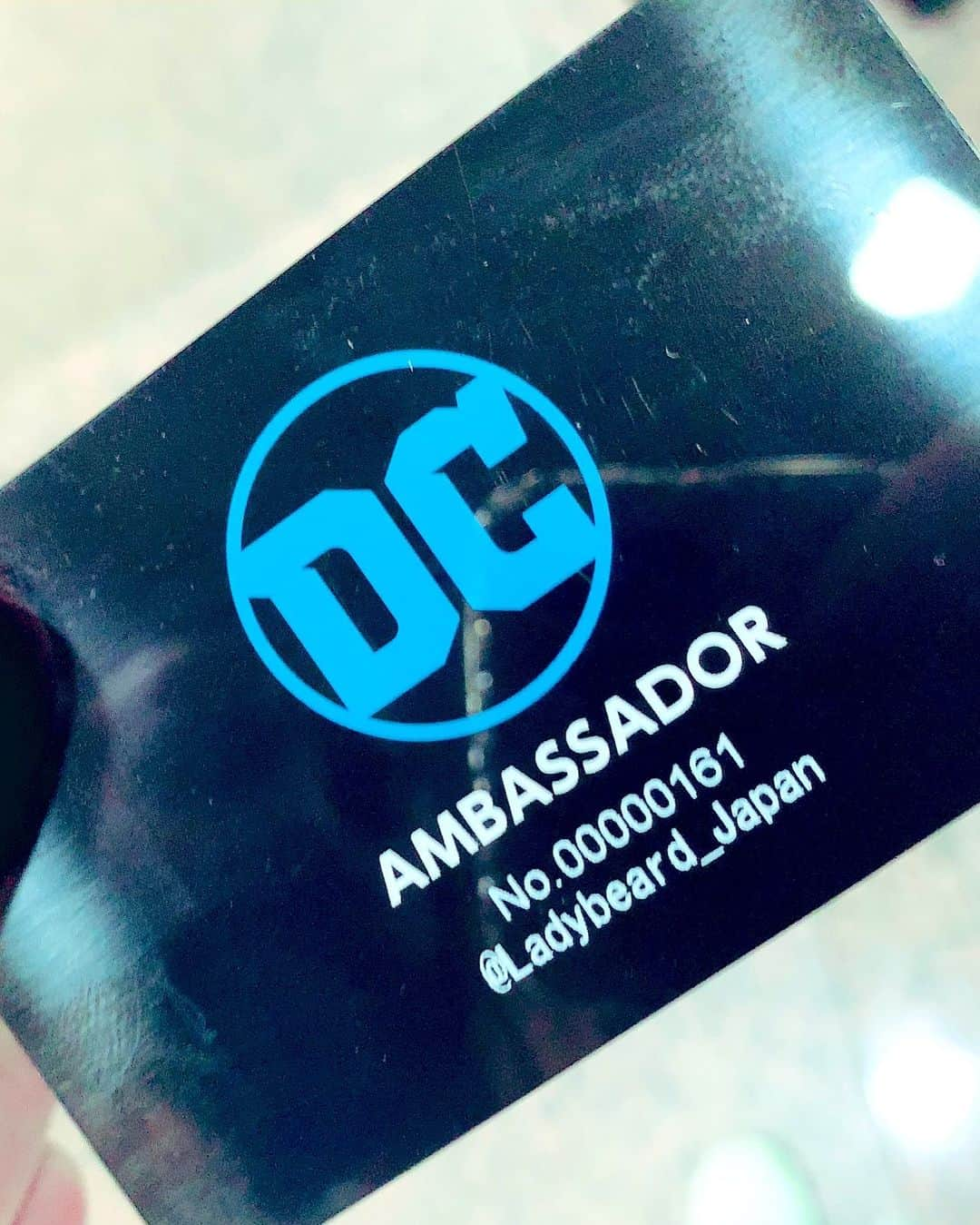 レディビアードさんのインスタグラム写真 - (レディビアードInstagram)「AND... they made me a DC ambassador! I’m sure it’s coz I look just like Jason Momoa, in a skirt. Thanks DC! と、ビアちゃんはDCアンバサダーになりました！！ そおお誇らしいです！ありがとうDC💕💕 #ladybeard #dccomics  #DCアンバサダー  #レディビアード」3月22日 22時30分 - ladybeard_japan