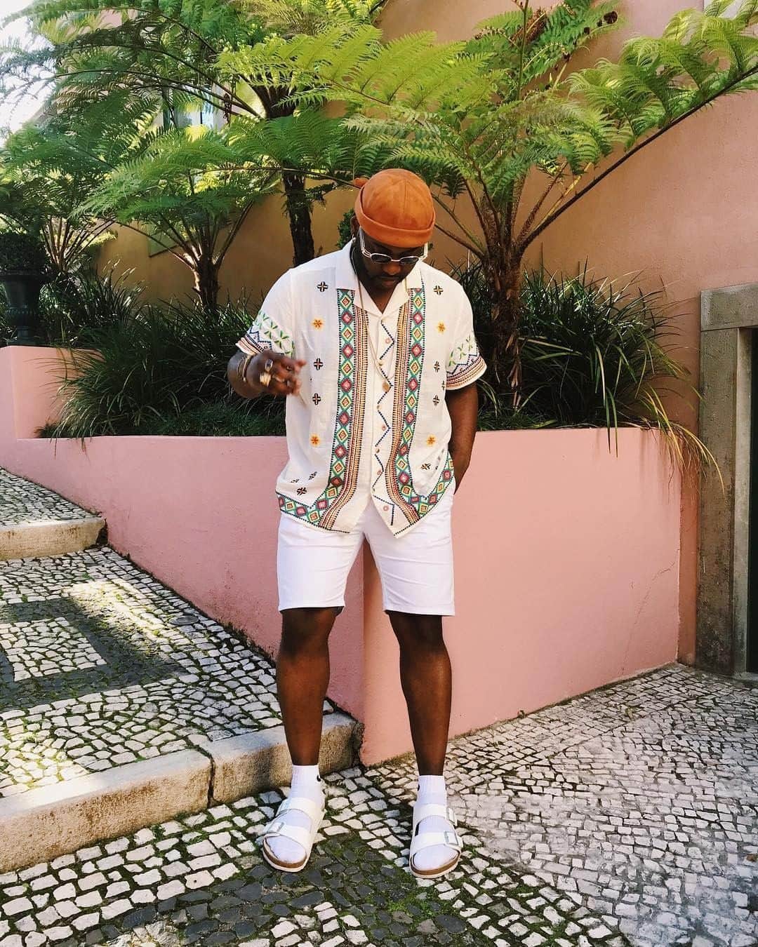ASOSさんのインスタグラム写真 - (ASOSInstagram)「Any vacays planned? ☀️ 📸 @johnson_gold 🔎 ASOS DESIGN embroidered Aztec-inspired shirt (1364701) 🗣 Image description: Johnson wearing a patterned shirt and shorts」3月22日 22時32分 - asos