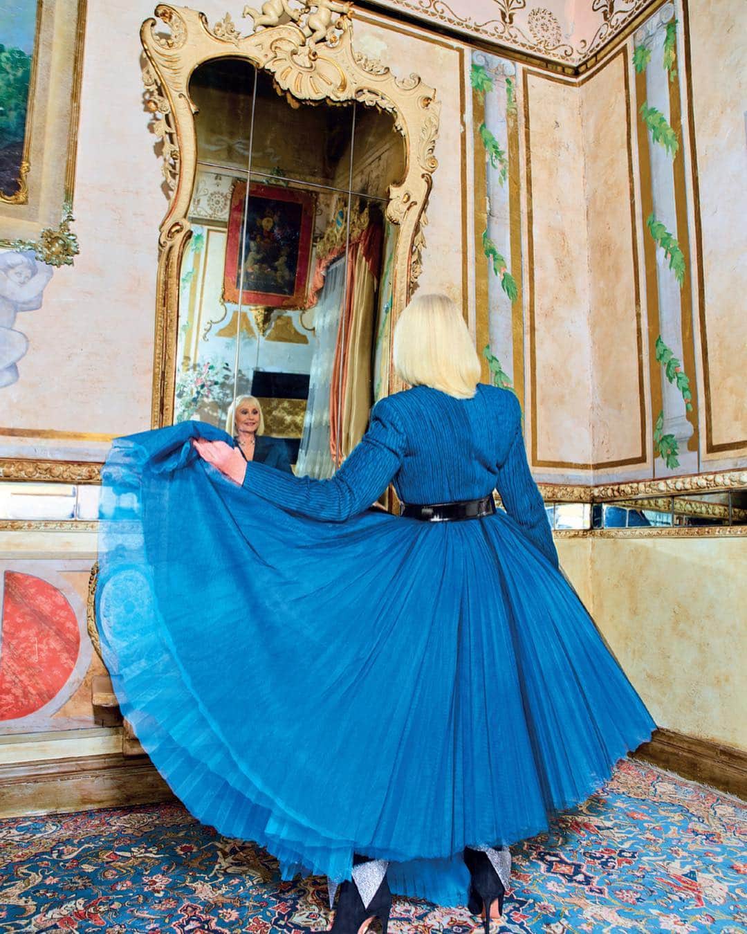 のインスタグラム：「Portrait of eleganza #RaffaellaCarrà in #GaultierParis #AW18 for @vanityfairitalia. Photographed by #PierpaoloFerrari. Styled by @peggyrice.」
