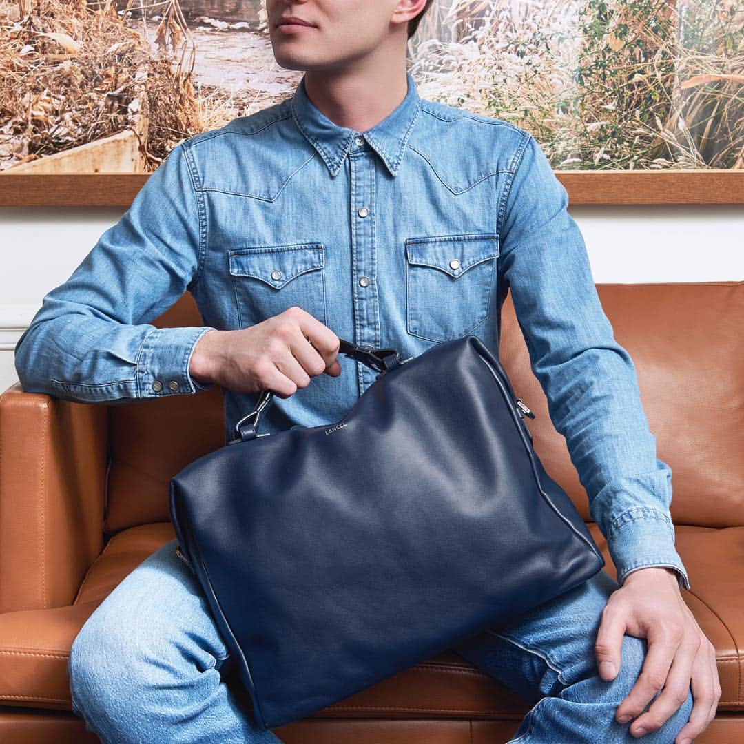 のインスタグラム：「L’affaire est dans le sac. Make each day your masterpiece #PopbyLancel #Casualchic #Lancel」