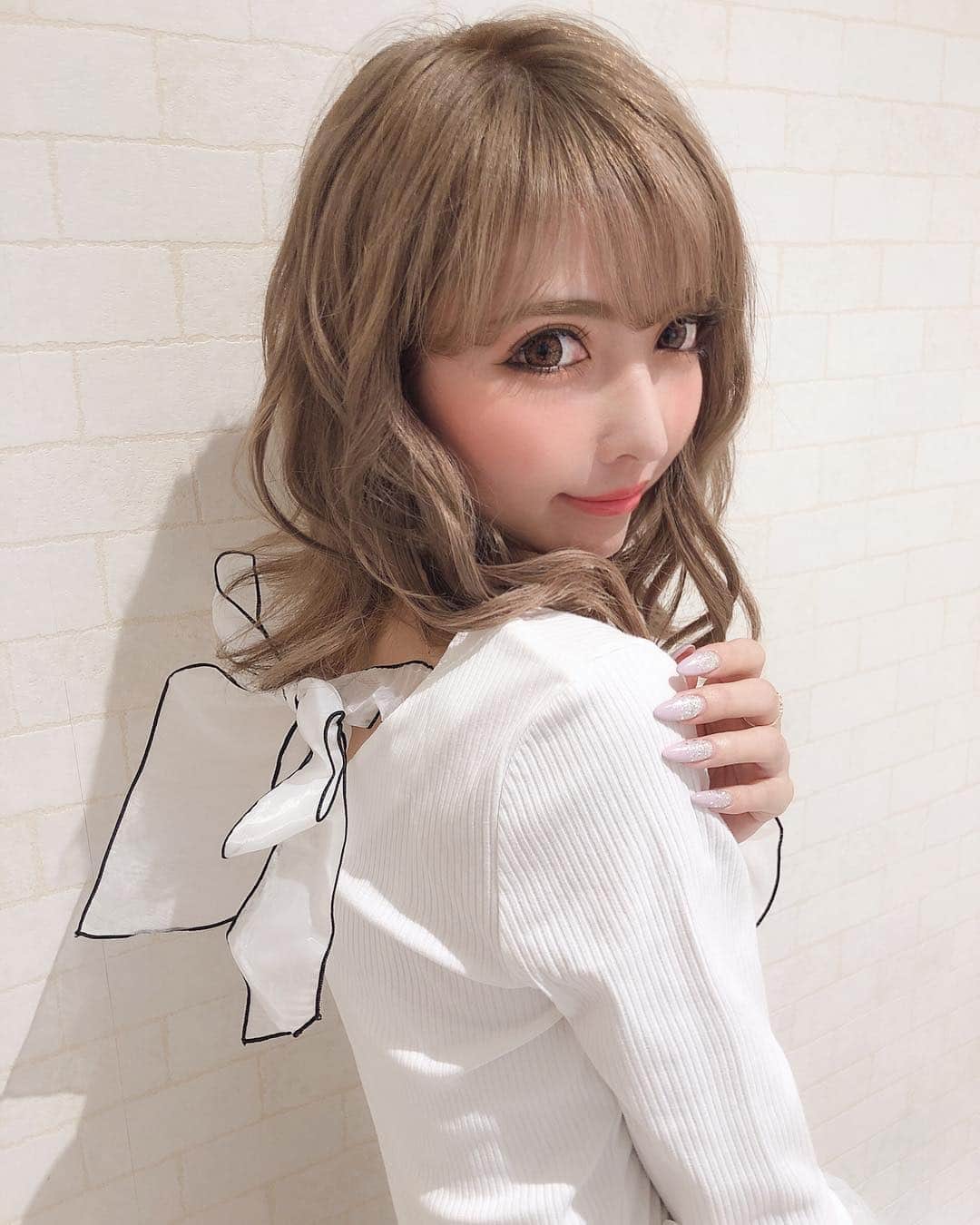 吉川ちかさんのインスタグラム写真 - (吉川ちかInstagram)「MIIAのリボントップス めっちゃ可愛かった😉💓 (@miia_official ) . 上品で可愛いデザインだし パンツやスカートにも 合わせやすいのだ😌👍💕 。 #MIIA#春code#code#リボン#春服#コーディネート#codenate #春コーデ #春メイク」3月22日 17時21分 - yoshikawachika_1116