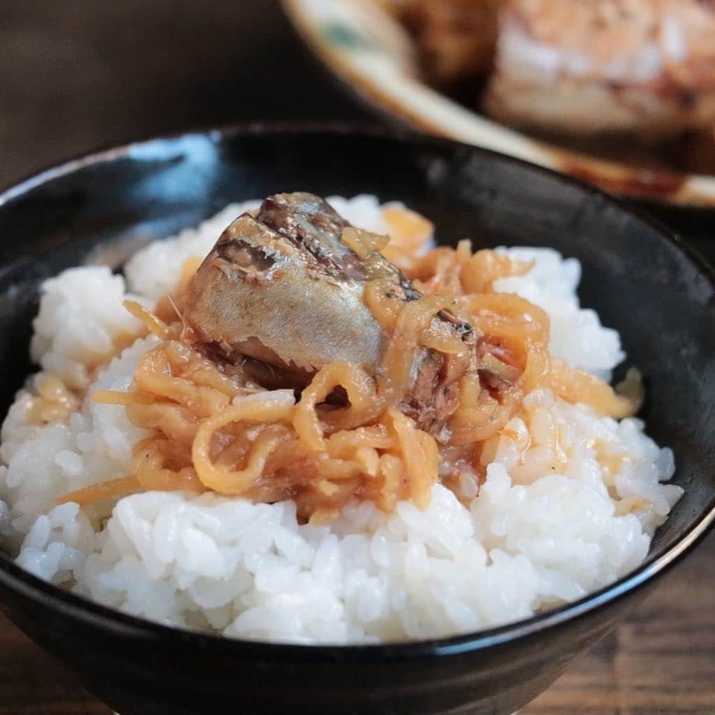 のインスタグラム：「フライパンで簡単に。「サバ味噌缶」を煮物に使ったらいいことだらけだった【エダジュン】  https://www.hotpepper.jp/mesitsu/entry/edajun/19-00050  #メシ通 #グルメ #サバ缶 #切り干し大根 #フライパン #エダジュン #レシピ #レシピブログ #東京 #mackerel #driedradishstrips #fryingpan #easy #delicious #recipe #recipeblog #edajun #tokyo #japan」
