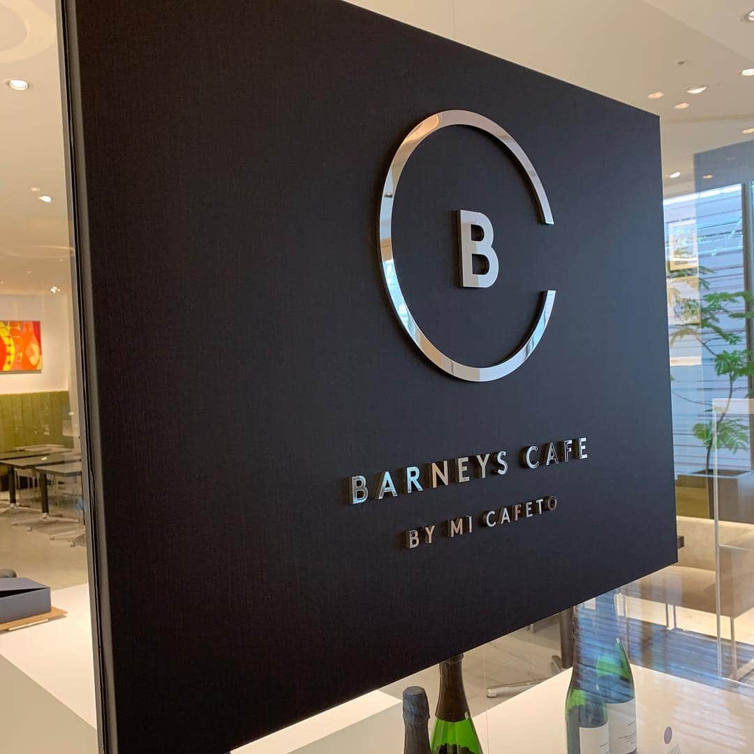 BARNEYS NEW YORKさんのインスタグラム写真 - (BARNEYS NEW YORKInstagram)「コーヒーハンターJose. 川島 良彰氏が代表を務める「ミカフェート」がプロデュースする「バーニーズ カフェ バイ ミカフェート」が明日3月23日（土）銀座本店3Fにオープン！世界最高クラスのコーヒー豆「プルミエ クリュ カフェ」を使ったコーヒーはもちろん、南青山のレストラン「テール エ サヴール」のシェフとパティシエが考案したフード・スウィーツなどもお楽しみいただけます。 #barneyscafebymicafeto #barneyscafe #micafeto #cafe #coffe #バーニーズカフェバイミカフェート #バーニーズカフェ #コーヒー #銀座カフェ #カフェ #バーニーズニューヨーク #barneysjapan #barneysnewyorkginza」3月22日 17時29分 - barneysjapan