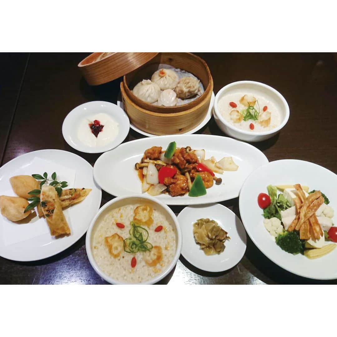nuchayamachi_officialさんのインスタグラム写真 - (nuchayamachi_officialInstagram)「NU 8F 龍福小籠堂 中華料理 小籠堂 点心 . 龍福ペアディナーセット 2,000円 ※2名様から . 恋人や親友と、ふたりでシェアするのにちょうどいい全4品のペアセット。 蒸し点心の盛り合わせや中華粥など、お店で人気の味をお得に。 . #龍福小籠堂 #SpringStyle #スプリングスタイル #スプリング #春 #NU茶屋町 #ヌー茶屋町 #nuchayamachi #茶屋町 #大阪 #osaka #梅田 #フード #メニュー #おいしい #food #いただきます #instafood #いいね #followme #instadaily #たべるハル」3月22日 17時30分 - nuchayamachi_official