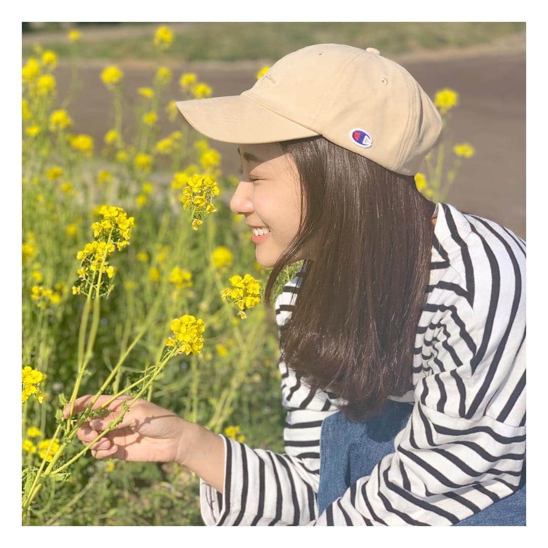 筒井萌子のインスタグラム：「・ きのこ園🍄の帰りに菜の花畑🌼 もう少ししたらチューリップ🌷も見れる♪ #筒井萌子 #女優 #actress #モデル #model #岡山  #shooting #instagood #instalike #converse #撮影 #followme #instalike #ブリヂストンゴルフ #tommyjeans #dhoric #snidel #lee #ゴルフ #ゴルフ女子 #ゴルフコーデ #골프 #좋아요반사 #좋아요그램 #좋아요환영 #데일리그램 #패션 #오오티디 #카페 #카페」