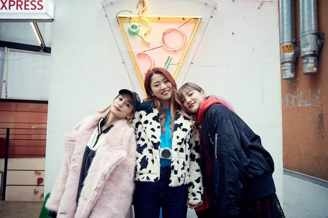 スダンナユズユリーのインスタグラム：「. スダンナユズユリー とピザ🍕 また3人で韓国行きたいね🇰🇷 #SYYM offshot」