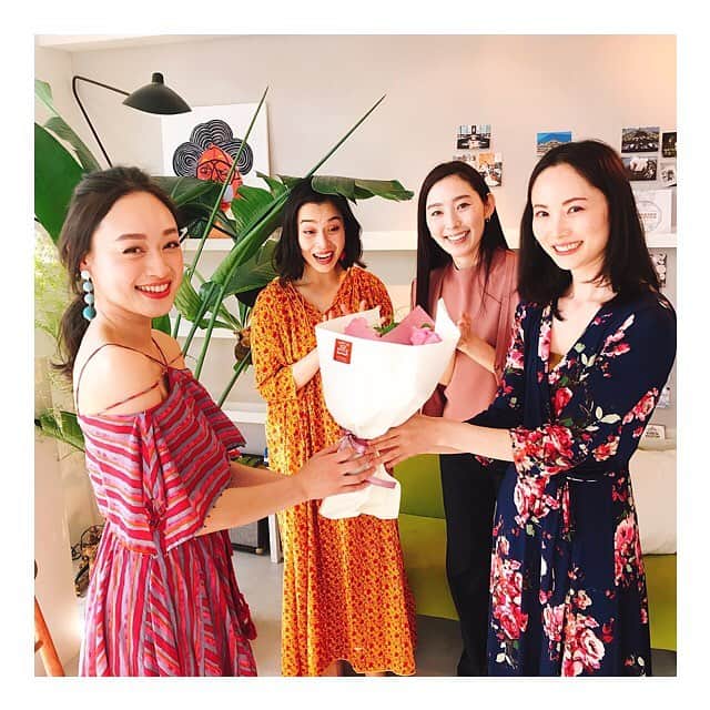 日高薫のインスタグラム：「先日事務所が一緒で憧れの先輩💘✨田中マヤさんの maya&reme  event no.5へ✨😍❤️ 今回のテーマはゆらぎ肌対策とゆうことでイベントでしか聞けない美容トーク(ケア方法、過ごし方)や愛用されてる美容アイテムなどなど学び多くな素敵時間を過ごさせていただきました😌💗 ますます美肌透明感と素敵な優しいオーラに包まれたマヤさんのファンになってしまいました😍💞 レメさんのローフードもどれもとても美味しくて心も身体も満たされましたぁ😌💗 #mayareme #マヤレメイベント #ローフード #素敵 #素敵な時間 #美容 #美容イベント #instagood #instabeauty」