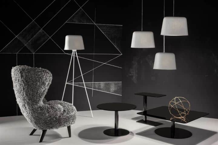 のインスタグラム：「New FELT lights now in white - the soft, double-layered heat-pressed felt has the dual functionality of illumination and sound absorption.⁣ ⁣ Link in profile.⁣ ⁣ #tomdixonFELT #tomdixonWINGBACK #tomdixon #tomdixonFLASH #tomochrome #feltlight #lightingdesign #instainterior #interiordesign #monochrome」