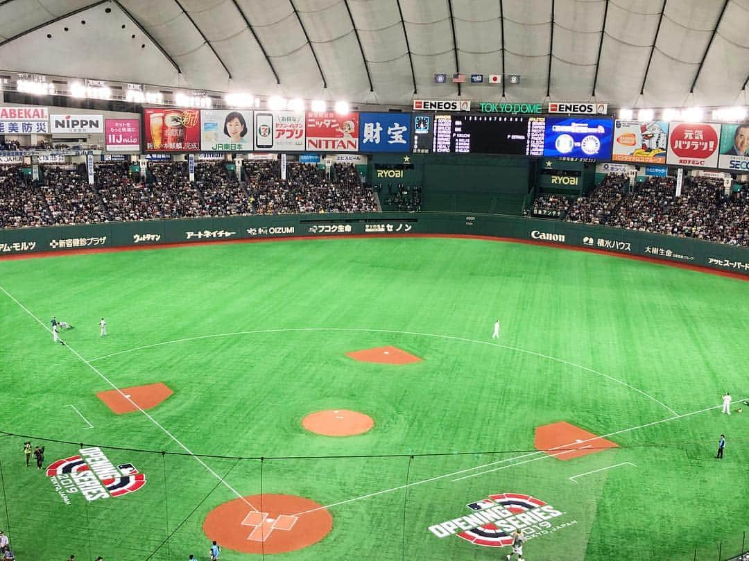 松中みなみさんのインスタグラム写真 - (松中みなみInstagram)「イチロー選手 引退…🍀 ・ ・ 第2戦もイチロー選手と菊池雄星投手の初先発を観に 楽しみに東京ドームに行ったんだけど、 試合途中〝イチロー引退示唆〟の記事が出て、 今シーズンで引退か…寂しいな😢 と思ってたらその1時間後、 〝イチロー今日限りで引退〟のニュースが飛び込んで頭真っ白…💭 ・ もう少し観たかった…なんてワガママ言っちゃダメですよね、 もう28年間も戦って来たんだから。 ・ ・ 2009年のWBC 韓国戦で 不調だったイチロー選手が決勝タイムリーを打ったあの試合、 東京に上京したてで不安でいっぱいだった私に ものすんごい勇気をくれた瞬間でした🍀 ・ ・ ありがとう、イチロー選手。 お疲れさまでした…✨✨ ずっと大好きです。 ・ ・ #イチロー選手 #引退  #平成最後の #大スター  #mlb #ichiro #mariners  #メジャーリーグ #マリナーズ  #最後の試合は #日本 #東京ドームで  #本当にお疲れ様でした  #松中みなみ」3月22日 17時40分 - minami_matsunaka