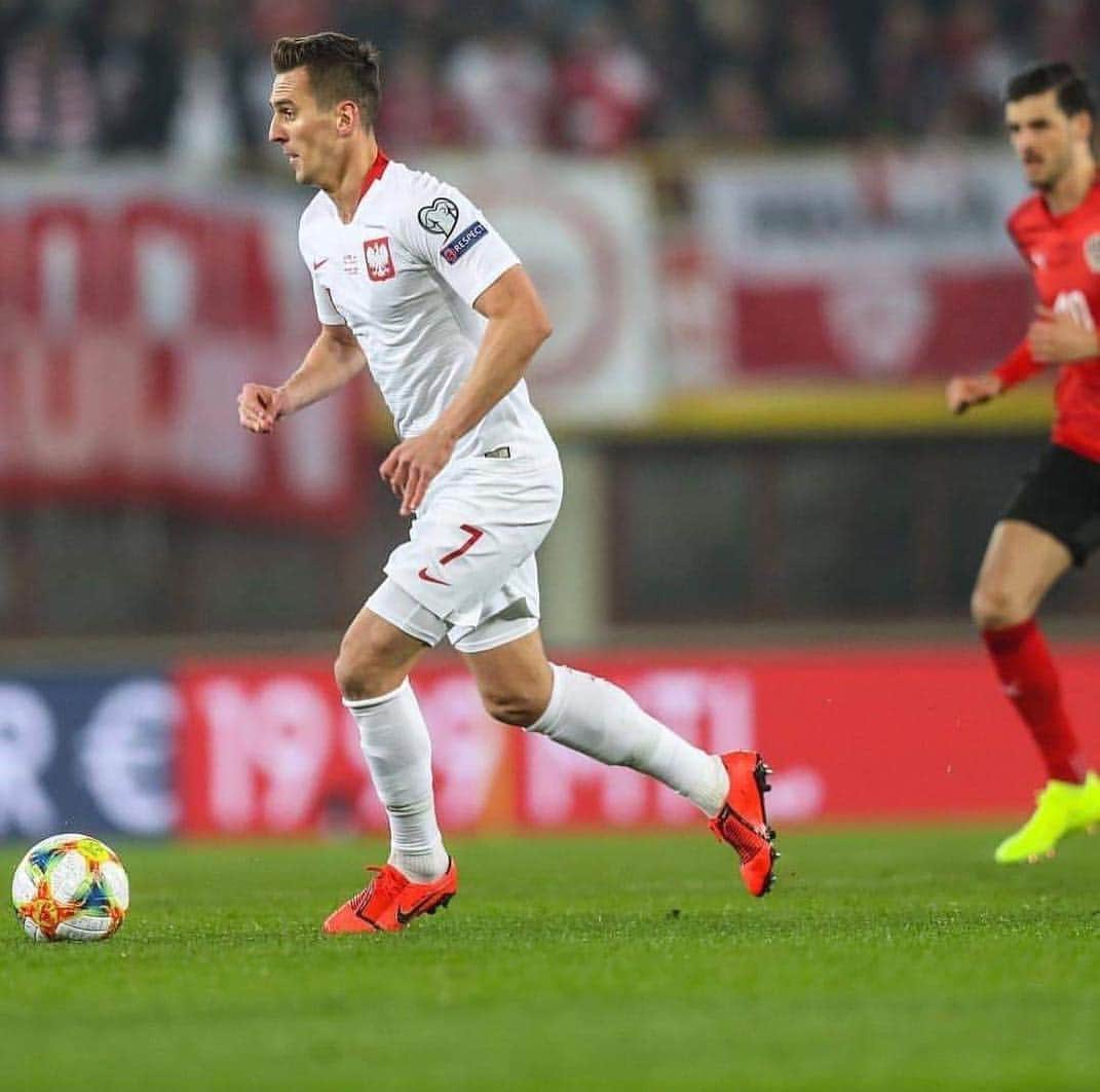 アルカディウシュ・ミリクのインスタグラム：「Dobry początek eliminacji 👍🇵🇱 Dziękujemy za wsparcie w Wiedniu 🙏  Good start in EURO 2020 qualifying 👍🇵🇱 Buon inizio di qualificazioni 👍🇵🇱 '  #PolskaAustria #Polska #łączynaspiłka #roadtoeuro2020 #football #GoPoland」