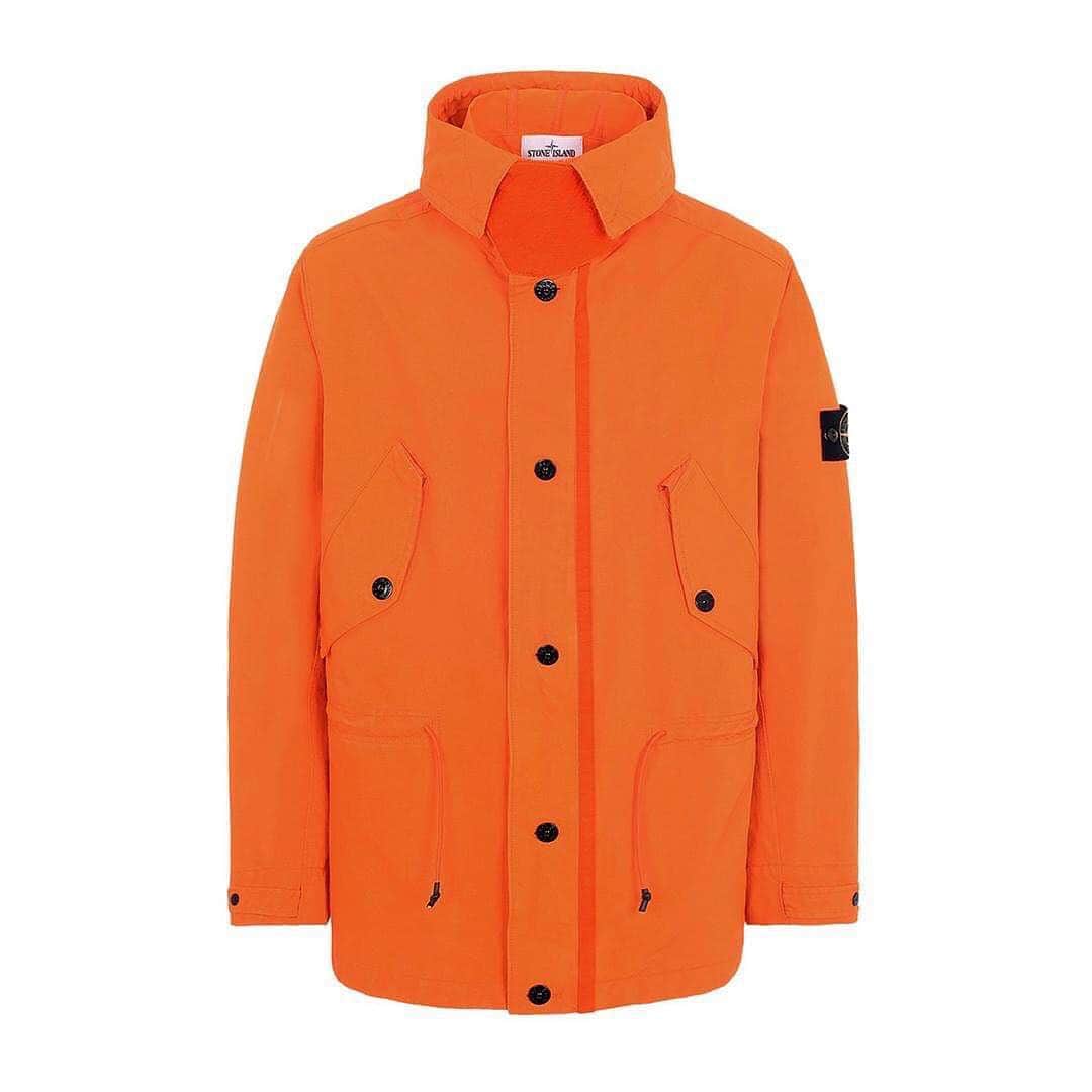 HYPEBEASTさんのインスタグラム写真 - (HYPEBEASTInstagram)「@hypebeaststyle: @stoneisland_official has injected a lean line of “Fluo Orange" colored outerwear and t-shirts into its current seasonal lineup. Swipe to check out the eight-piece collection, then head on over to the official Stone Island website to purchase the gear.  Photo: Stone Island」3月22日 17時53分 - hypebeast