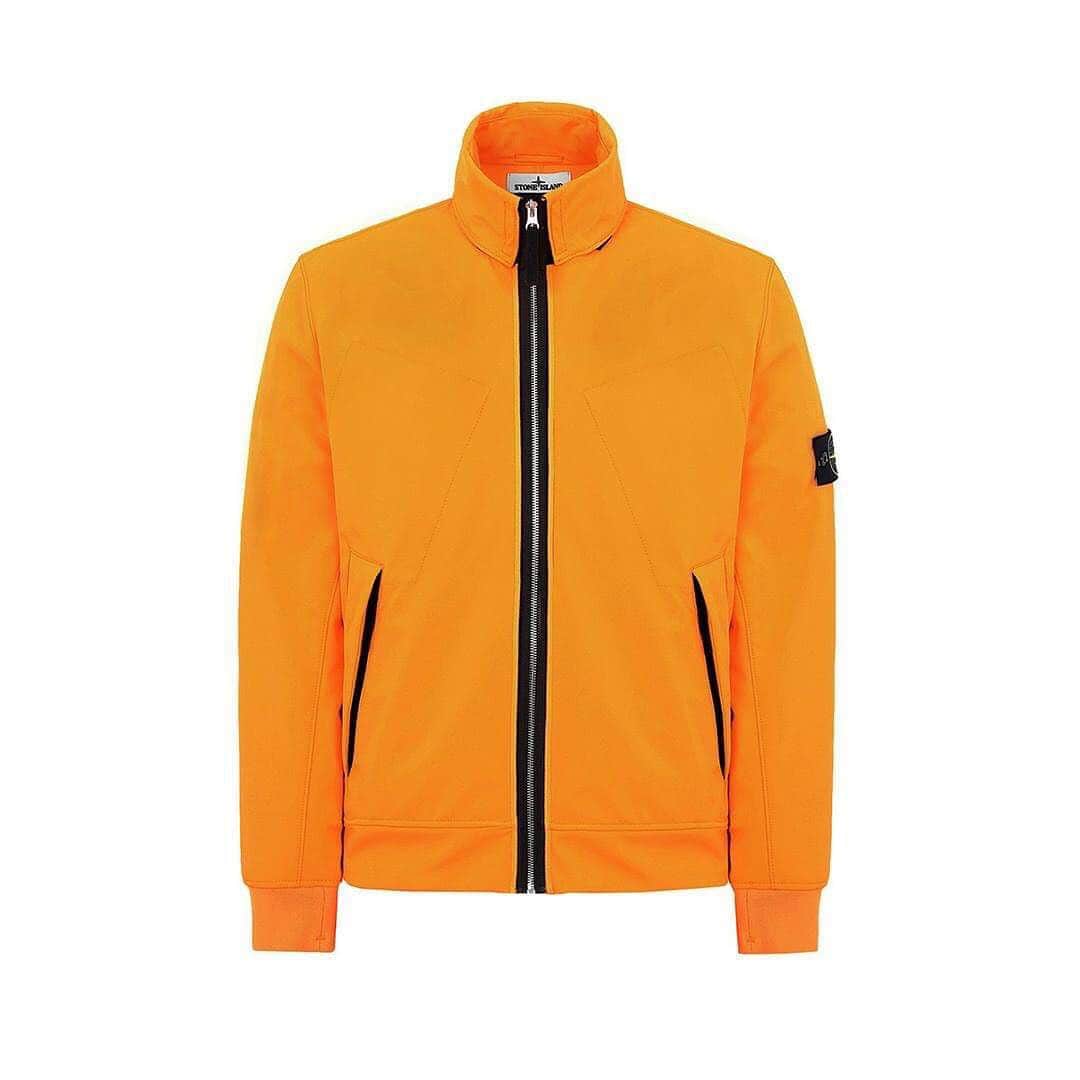 HYPEBEASTさんのインスタグラム写真 - (HYPEBEASTInstagram)「@hypebeaststyle: @stoneisland_official has injected a lean line of “Fluo Orange" colored outerwear and t-shirts into its current seasonal lineup. Swipe to check out the eight-piece collection, then head on over to the official Stone Island website to purchase the gear.  Photo: Stone Island」3月22日 17時53分 - hypebeast