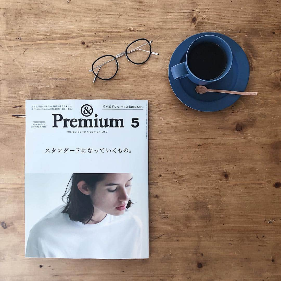 ryokoさんのインスタグラム写真 - (ryokoInstagram)「▪︎ . 📖 ☕️ 👓 . . . #andpremium #coffee #oliverpeoples」3月22日 17時54分 - ryo___ka