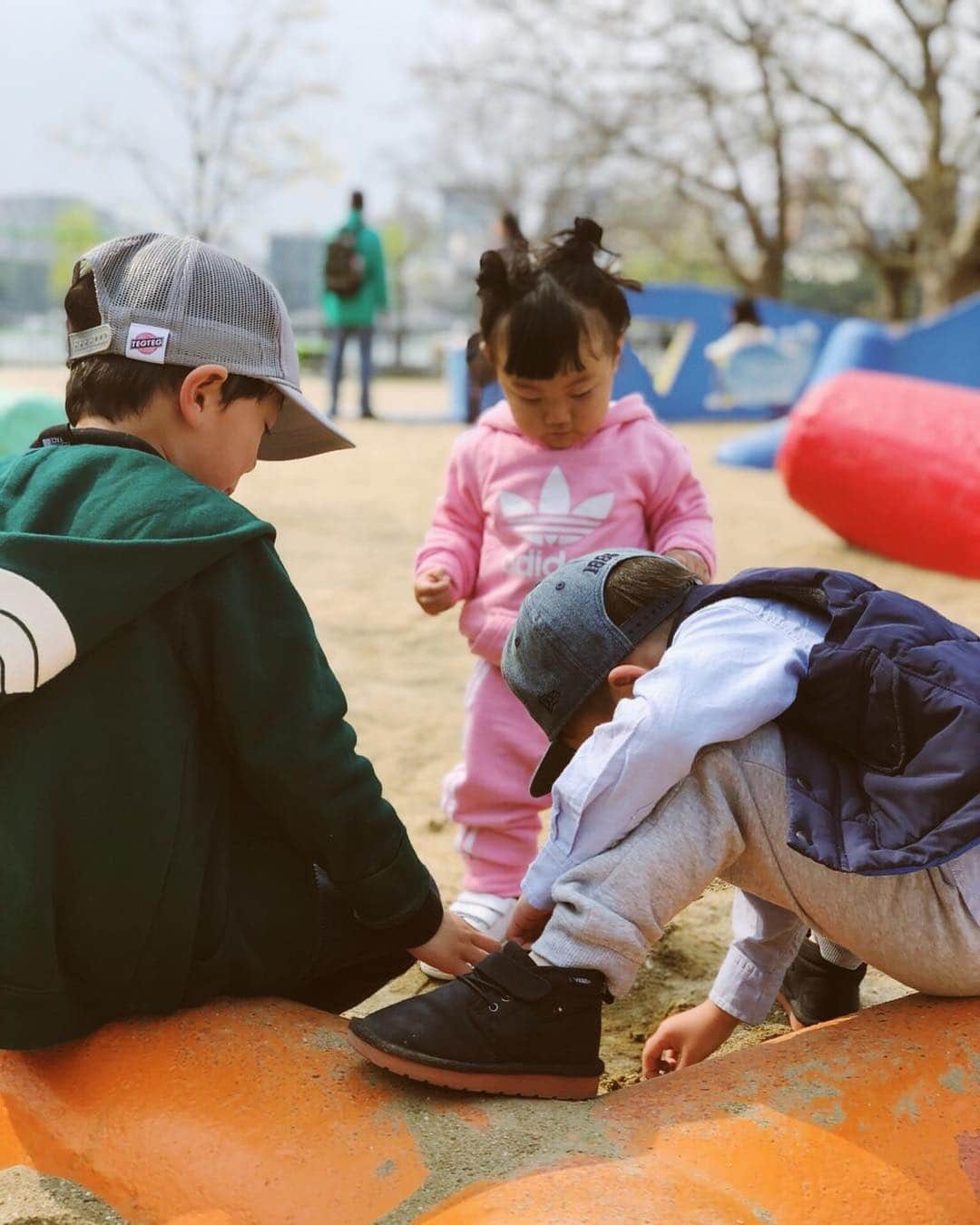 スザンヌさんのインスタグラム写真 - (スザンヌInstagram)「今日は夕方から楽しすぎて﻿ ワナワナなっちゃうような収録💘﻿ ﻿ わくわくを胸に﻿ お昼はりょーこ🤰💛としおくんと﻿ 熊本から来た妹と姪と#大濠公園 ⛲️へ😊﻿ ﻿ 息子は幼馴染の仲良しと﻿ ずーっと楽しく楽しく遊んで﻿ 最後はハグしてバイバイしてたなぁ💕そんな2人が可愛いなぁ😊﻿ 姪も仲間にいれてーが愛しかった😍﻿ ﻿ そして福岡で絶対絶対食べたくなる﻿ #らるきい 🍝💛﻿ ﻿ 今日もはちゃめちゃ美味しかった😍幸。」3月22日 17時57分 - suzanneeee1028