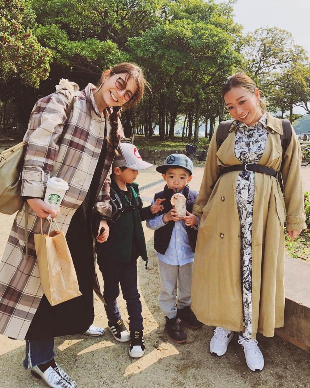 スザンヌさんのインスタグラム写真 - (スザンヌInstagram)「今日は夕方から楽しすぎて﻿ ワナワナなっちゃうような収録💘﻿ ﻿ わくわくを胸に﻿ お昼はりょーこ🤰💛としおくんと﻿ 熊本から来た妹と姪と#大濠公園 ⛲️へ😊﻿ ﻿ 息子は幼馴染の仲良しと﻿ ずーっと楽しく楽しく遊んで﻿ 最後はハグしてバイバイしてたなぁ💕そんな2人が可愛いなぁ😊﻿ 姪も仲間にいれてーが愛しかった😍﻿ ﻿ そして福岡で絶対絶対食べたくなる﻿ #らるきい 🍝💛﻿ ﻿ 今日もはちゃめちゃ美味しかった😍幸。」3月22日 17時57分 - suzanneeee1028