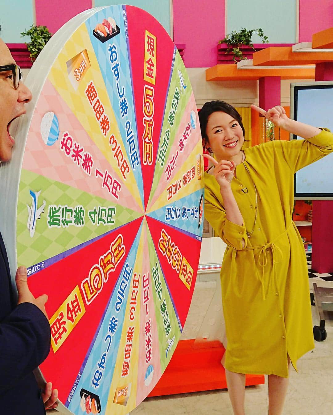 北海道放送「今日ドキッ!」さんのインスタグラム写真 - (北海道放送「今日ドキッ!」Instagram)「来週からの今日ドキッ！はどどーんと三週連続、春の大プレゼント祭り🌸🎁 来週は第一弾、「ダーツプレゼント」を開催🎯  現金五万円💰や旅行券に商品券など、何が当たるかはダーツ次第😤  赤れんがテラス前にお集まりいただいた方の中から 抽選で当たった１名と、 さらにダブルチャンスとしてテレビをご覧の方、 １名にも同じものが当たります👍👏 3月25日(月)～５日(金)まで 午後３時15分までに赤れんがテラス前に お集まりください🙇‍♂️😊 （参加資格は20歳以上の女性となります）  またダブルチャンスの応募番号は 午後４時頃発表します、 是非、こちらにもご参加ください！ #今日ドキッ！ #hbc #ダーツ #プレゼント #グッチー #金城 #アナウンサー」3月22日 17時57分 - hbc_kyodoki
