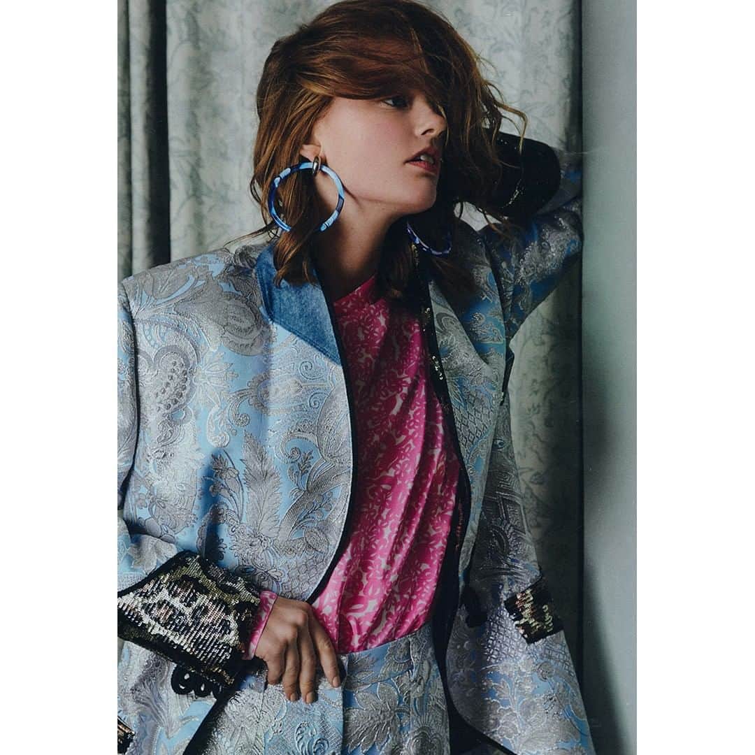 ドルチェ&ガッバーナさんのインスタグラム写真 - (ドルチェ&ガッバーナInstagram)「A Dolce&Gabbana look featured for @dujourmedia.  Picture by: @samidrasin Styling by: @carrieweidner #DGWomen」3月22日 18時00分 - dolcegabbana