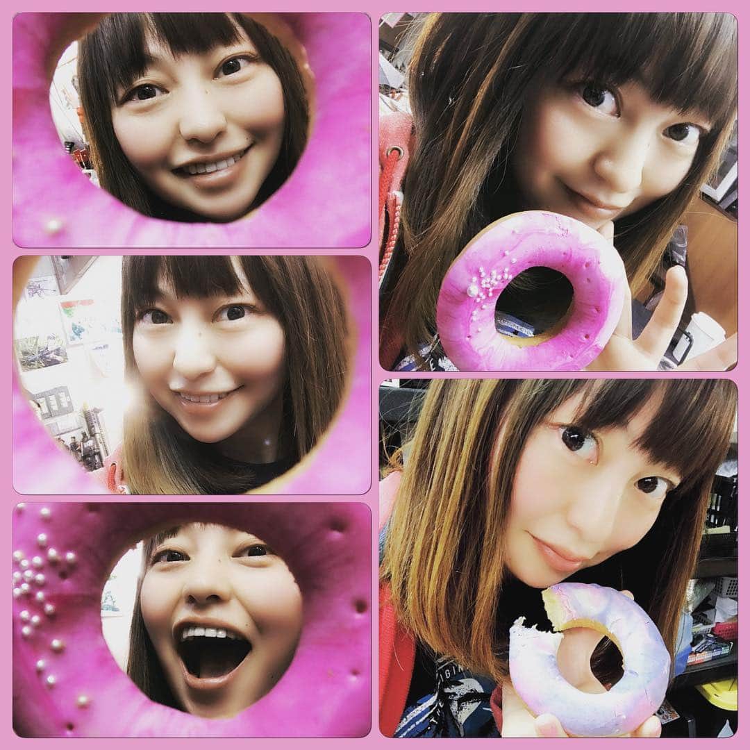 のインスタグラム：「ドーナツ貰った〜〜✨ 疲れたときは甘いものイイね！！ しかもピンクで可愛いっ🌸 (^^)わーーい  #ピンク #pink #ドーナツ #美味しい #疲れたときは甘いもの」