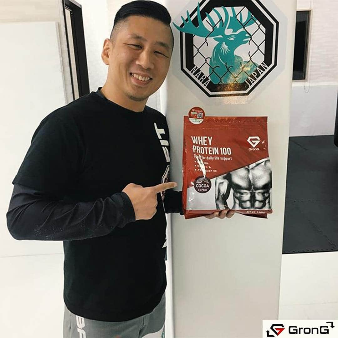 GronG(グロング)さんのインスタグラム写真 - (GronG(グロング)Instagram)「#Repost  本投稿は、#GronGアンバサダー である @m3afit 様のご投稿のリポストです。 @m3afit 様有難うございます。 ------------------------------------------------ “grongのホエイプロテイン届いたー🤩 . ココア味で水に溶かして飲んでも美味しいけど、牛乳に溶かして飲むと絶品🎵 . プロテインって飲みづらいイメージを持たれてる方は、プロテインの概念が変わると思います。 . 価格も低価格で、この価格だと継続して飲めますね〜💪 プロテインも格闘技も継続する事が大事です🥊 . 引用：https://www.instagram.com/p/Buuty1BHtIL/” ------------------------------------------------ . . #GronG #グロング #プロテイン #protein  #ホエイ #ホエイプロテイン #whey #wheyprotein  #トレーニング #training #筋トレ #ワークアウト #フィットネス #fitness #タンパク質 #たんぱく質 #ボディメイク #プロテイン生活 #トレーニー #筋トレ男子」3月22日 18時12分 - grong.jp