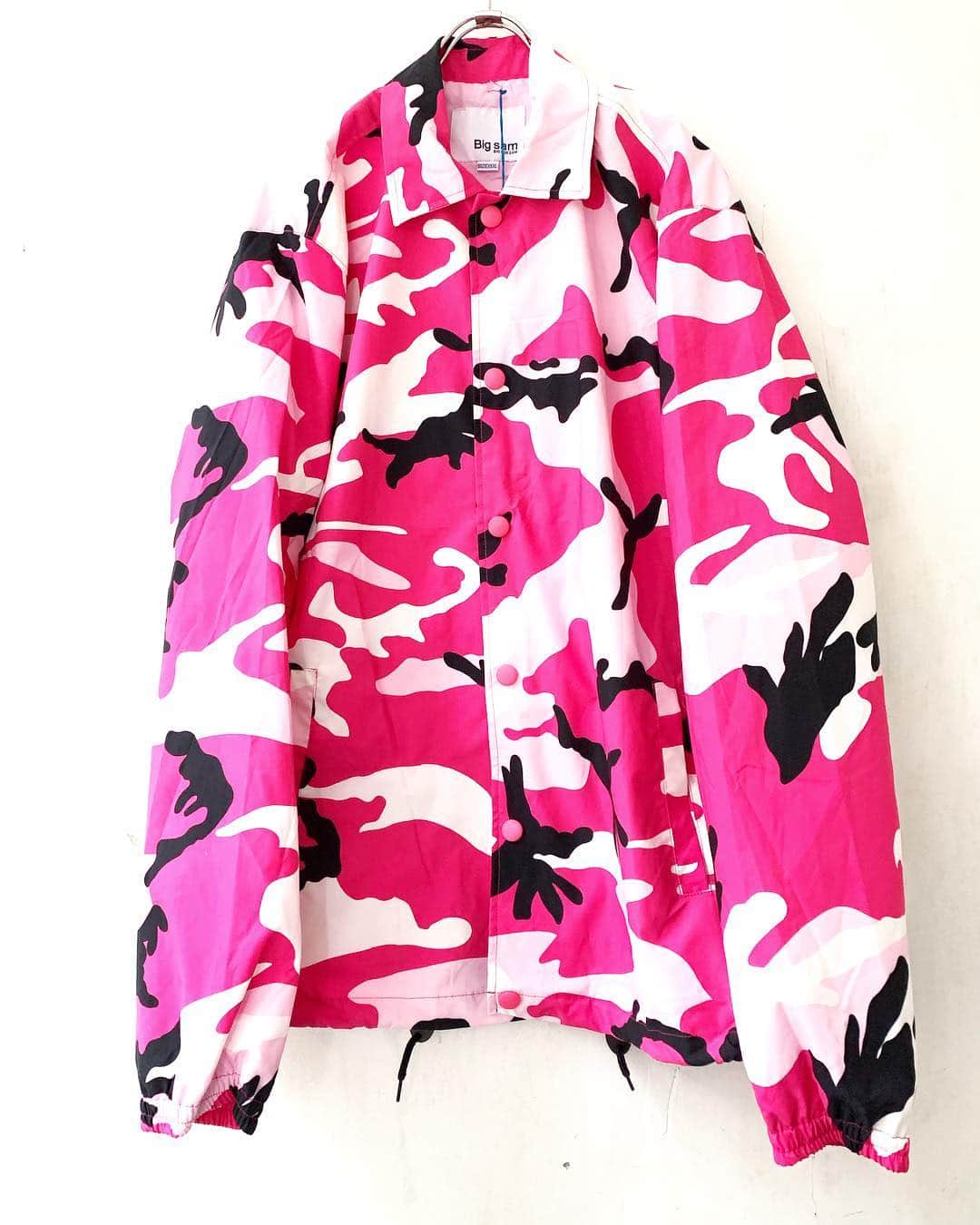 のインスタグラム：「JAMMRU 入荷オープンは3/23です！ 3/23 NEW ARRIVAL!! Pink camouflage coach JKT .  商品のお問い合わせは3/25月曜日以降お電話で承ります。 . #お問い合わせはお電話で承ります #jammru #osaka  #fashion  #streetstyle  #streetfashion  #vtg  #vintage  #used  #usedclothing  #古着 #古着屋 #ファッション #70s #80s #90s #camouflage」