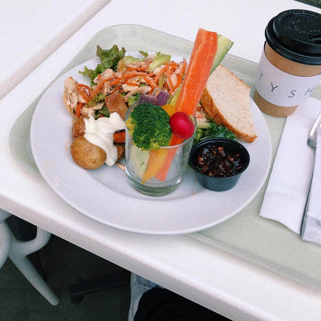 のインスタグラム：「@cityshop.tokyo で デリらーーーーーーんち！🥗 セロリ嫌いなんですけど...っていったら 別のお好きなものと変えますよ！て いってくれたお姉さんありがとう幸あれ👼♥ #cityshop #shibuyacast」
