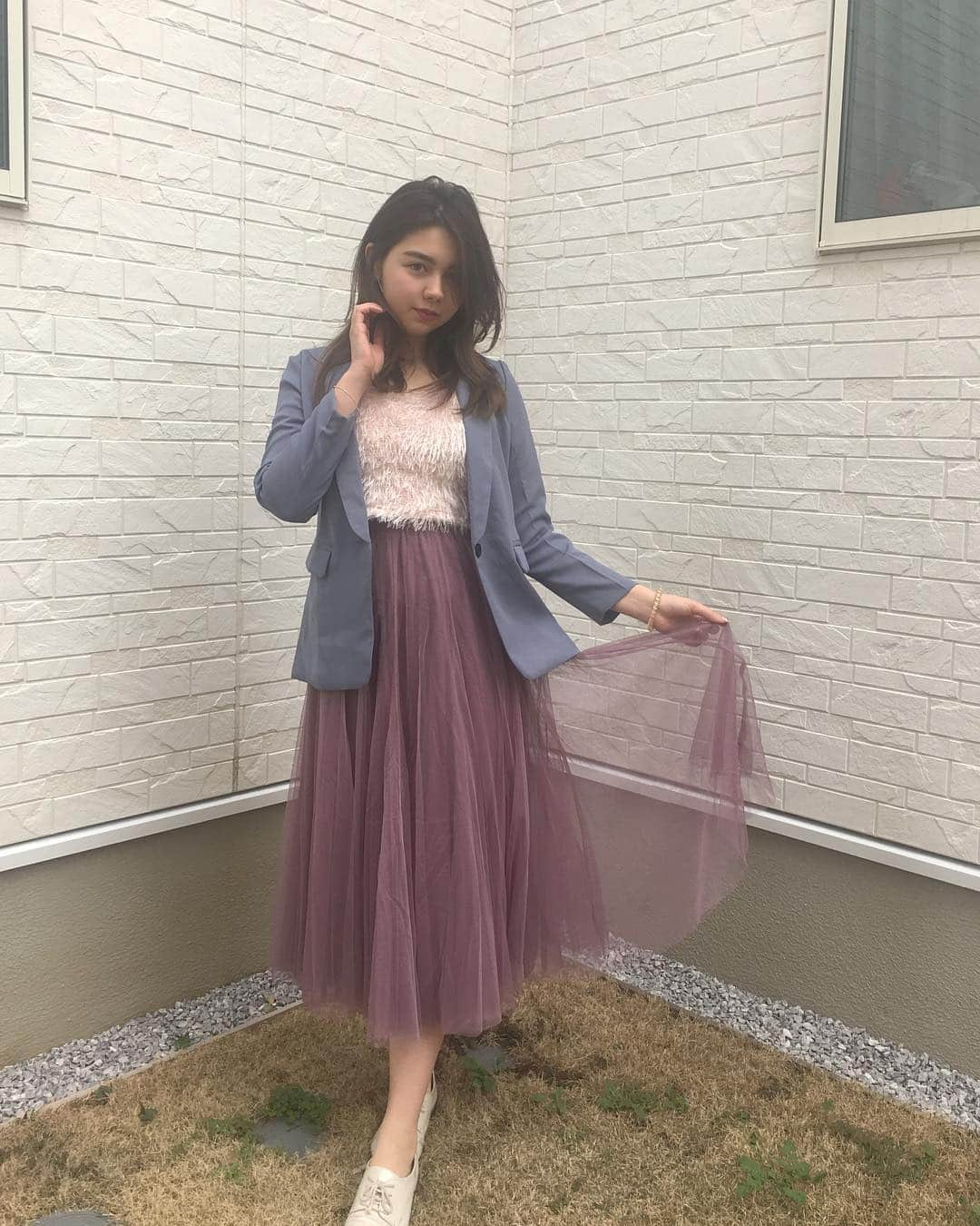 メロディー・チューバックさんのインスタグラム写真 - (メロディー・チューバックInstagram)「jacket × tulle＝♡ ・ ・ #ジャケットとチュール #ダスティーパステルの掛け合わせ #これこそが #春の大人っぽガーリーへの最短距離 ・ ・ @fifth_store の商品だよっ ○テーラードジャケット(ブルー) ○チュールロングスカート(ダスティーピンク) お手頃なのにしっかりしてるのが素敵 着たら分かるたぶん ・ ・ 40%OFFクーポンも出てるよっ #fifth #fifthtl #フィフス #テーラードジャケット #チュールロングスカート #スカートコーデ #fashion  #ootd  #outfit 忘れずに、。 #めろでぃねーと」3月22日 18時16分 - melodychubak