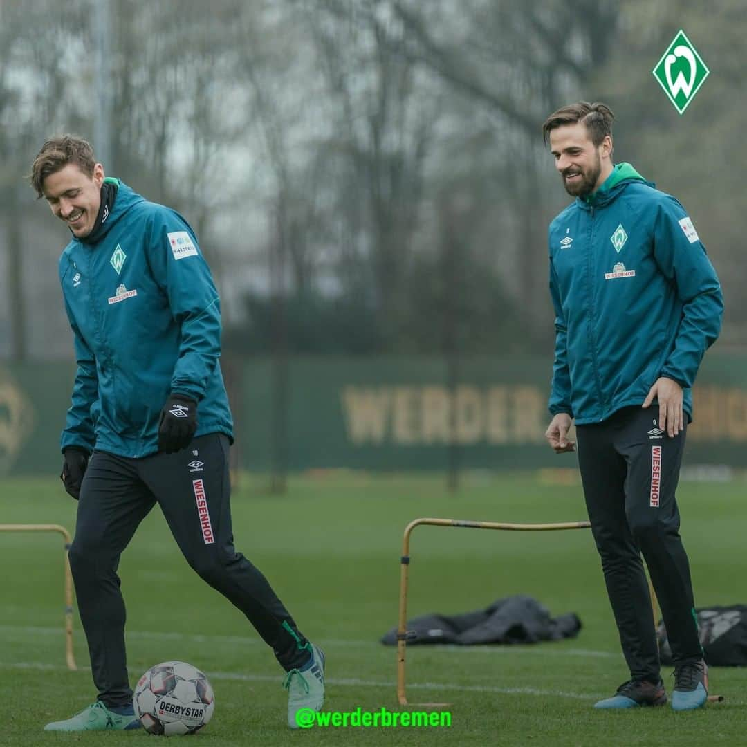 ヴェルダー・ブレーメンさんのインスタグラム写真 - (ヴェルダー・ブレーメンInstagram)「😃 😃 😃  Das Wochenende naht. _______ #werder #bremen #svw #Bundesliga #Kruse #Harnik #Training #Wochenende #nordphoto」3月22日 18時20分 - werderbremen