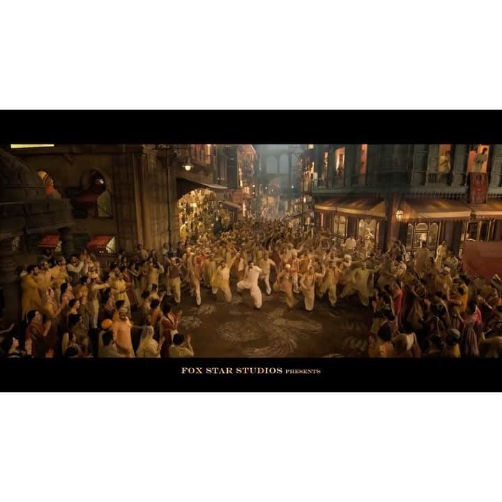アリア・バットのインスタグラム：「First Class 🔥🔥🔥🔥」