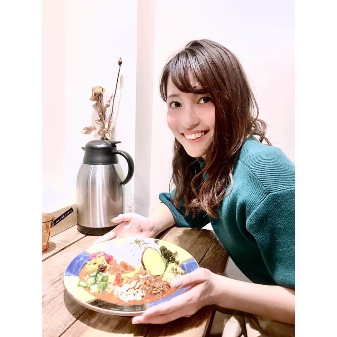 のインスタグラム：「. . 正解はカレーでした🍛 ん？何何？カレーの白トビが激しくて 見えないって？？ちょっと待ってね〜！ #次の投稿へ （加工しまくったらカレー飛んだ） . #カレーライス #カレー #🍛 #下北沢 #下北沢カレー #下北沢ディナー」