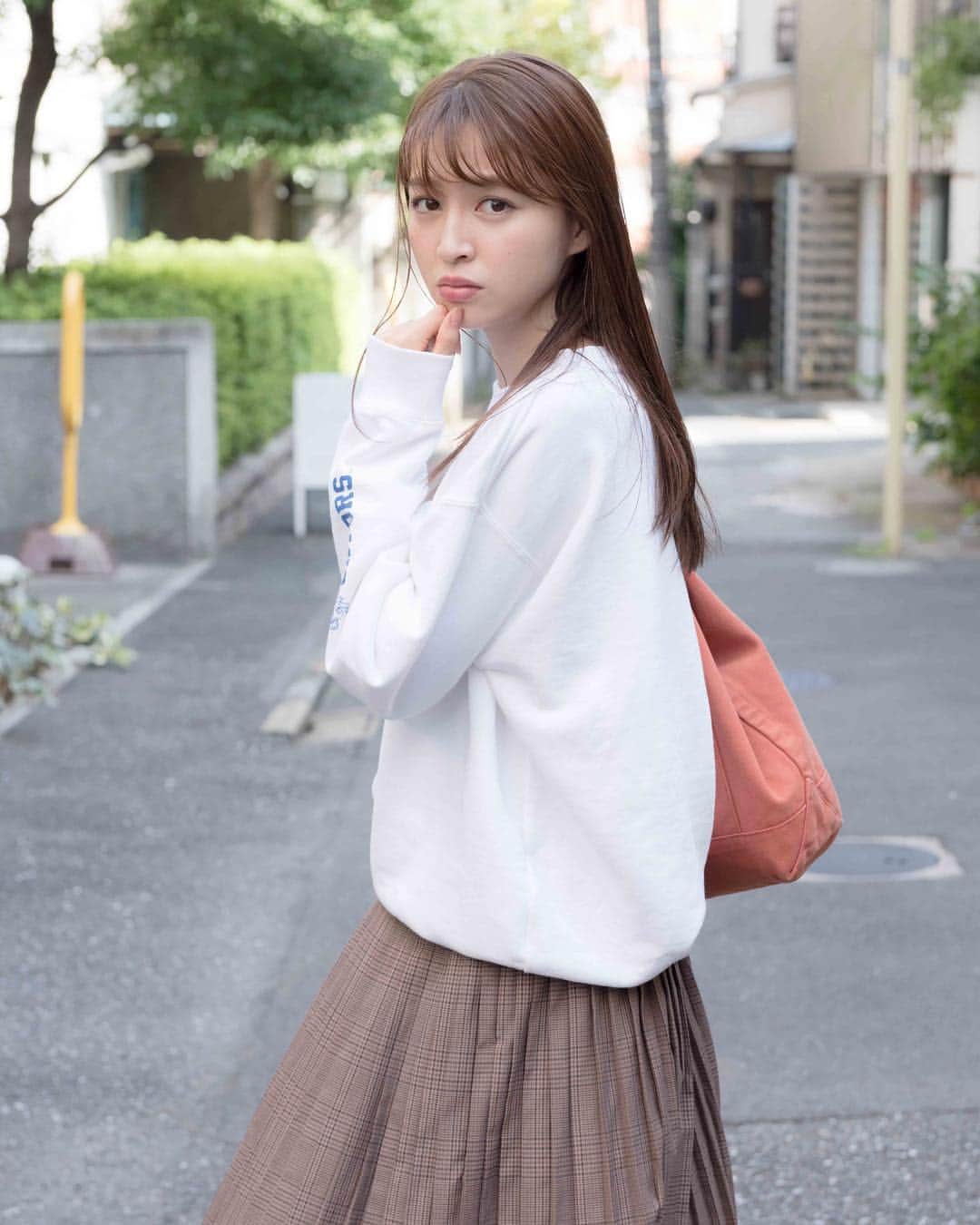 のインスタグラム：「昼間はポカポカでお散歩日和でしたね〜(*´ω`*)ゆる〜り、まったり♡  #上西星来 #TPD #TPD2019 #東京パフォーマンスドール #tokyo #代官山 #sunny #shopping #walking」