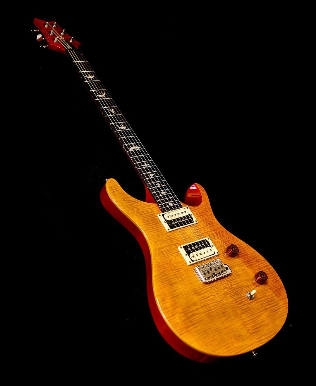 のインスタグラム：「少し前にメルカリで手に入れたPRS SE Custom24を徹底的に磨いてみました♪ SEとは言え綺麗で弾きやすいギターです🎸 : #ギター #楽器 #趣味 #音楽 #エレキギター #中古 #PRS #prssecustom24 #PRSSE #myhobby #hobby #guitar #music #electricguitar #used #prsguitar #instaguitar」