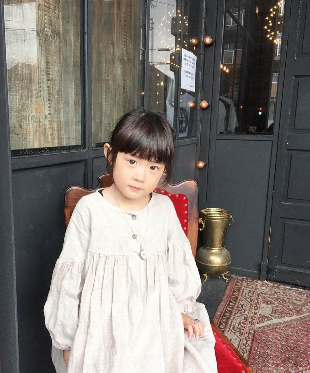 *yoko*さんのインスタグラム写真 - (*yoko*Instagram)「* ◇2019.3.22 fri. ・ 昨日は久々に @lalalapiro とデート♡ 行ってみたいと思ってた巨大倉庫 @thehideawayfactory_boss へ☕️ 滋賀にこんなオシャレな隠れ家カフェがあるなんて...✨ また行こっと♡ ・ ほんで心乃は歩き出したルカにべったり&私がルカを抱っこするとヤキモチで忙しそうやったわ😂 そのままヒロの家に移動して夜ご飯もご馳走になって大満足♡ で、帰ってきたら心乃まさかの38度のお熱やってんけど朝起きたら平熱。 強い😂 ・ @professionalslendermake_083  暑い日でも通気性がいいから履き心地いい♡ ・ #5歳#5歳3ヶ月#幼馴染#デート#カフェ#隠れ家」3月22日 18時56分 - yococono
