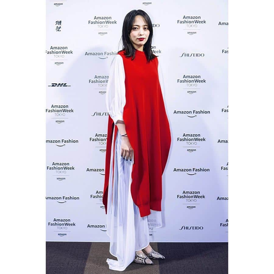 Licaxxxさんのインスタグラム写真 - (LicaxxxInstagram)「今回はショーの音楽制作以外に、Amazon Fashion Week Tokyo のオフィシャルアンバサダーとして、オープニングイベントに出演したりしています。18日は @dressedundressed の音楽を担当したのち、アンバサダーとしてインタビューも受けましたのでチェック。23日は @amazonfwt のオフィシャルアフターパーティーにて @visiontokyo にてDJもします。久々の3時間セットなのでお見逃しなく！」3月22日 18時57分 - licaxxx1