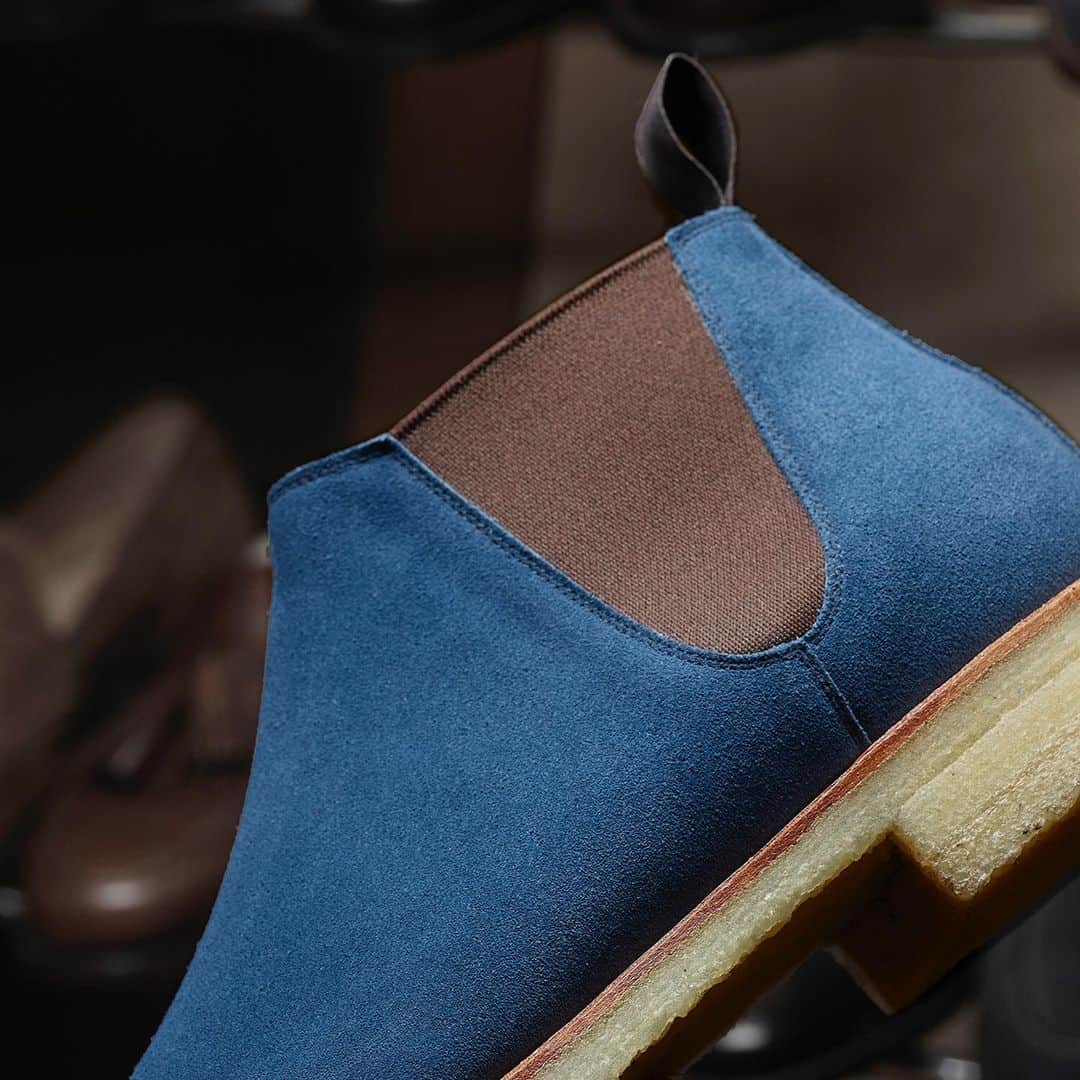 のインスタグラム：「SS19 - Cranleigh in Mid-Blue Suede from ‘The Summer Line’ Capsule Collection. . Last 377 Natural Crepe Sole . #crockettandjones #madetobeworn#newseason #last377」