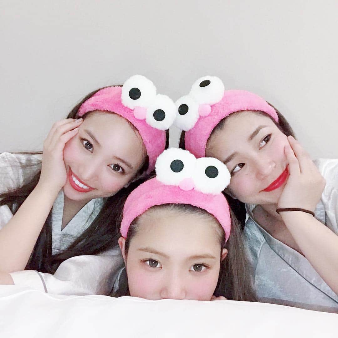 のインスタグラム：「3人で卒業旅行、最高に楽しかった💕6年間ずっと一緒におって、もう少しで離れ離れだけど、会いきてね😭 #韓国 #韓国旅行 #ソウル #東大門 #korea #seoul #bff #love #3娘1 #お揃いヘアバンド」