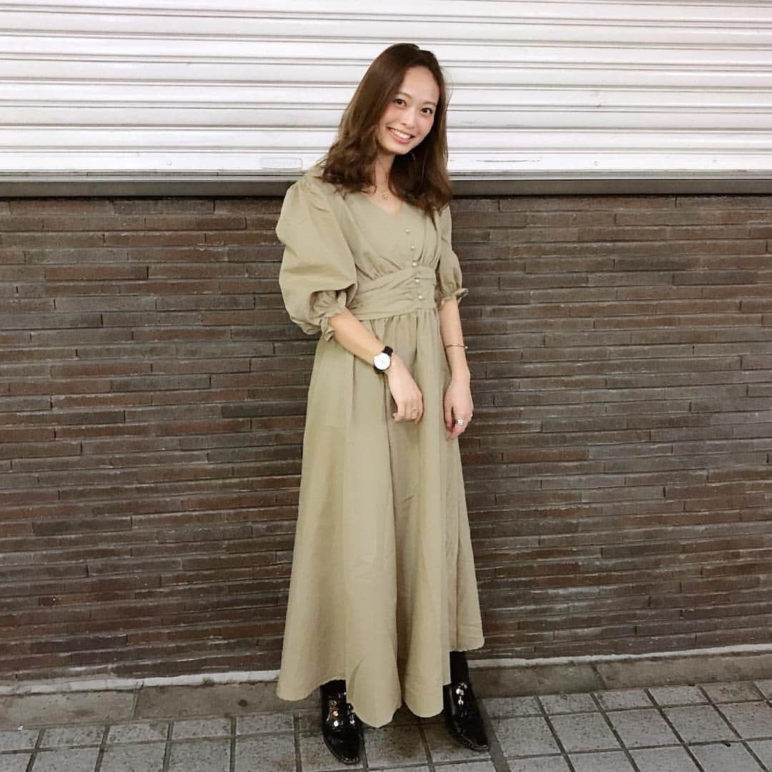 のインスタグラム：「♡♡ . . 先日のcode👠🌟 . . onepiece / #fifth ←40％OFF shoes / #RANDA . . ウエストのギャザー＆ 袖のパススリーブがなんとも可愛い🙈💞 . . 最近春の気候で過ごしやすいよね🌸 . . #mai___fashion #mai___code#code #コーデ #コーディネート #coordinates #fashion #ファッション#春コーデ #outfit #ootd #お洒落さんと繋がりたい #可愛い #fifth #fifthtl #フィフス #ウエストギャザーロングワンピース #ワンピ #ワンピース #ワンピースコーデ」